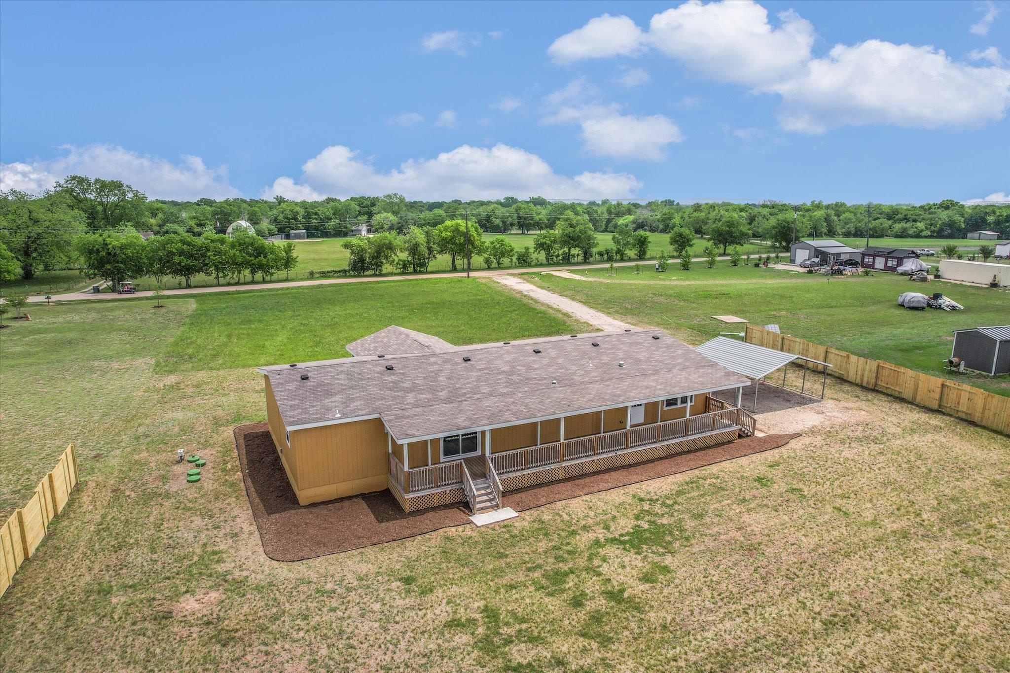 202 Lazy River Ln — photo 1