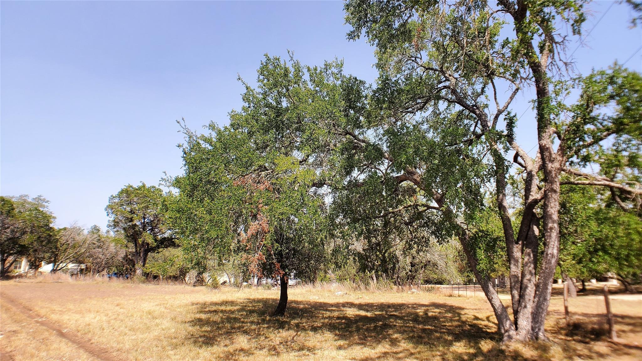 650 Beauchamp Rd — photo 1