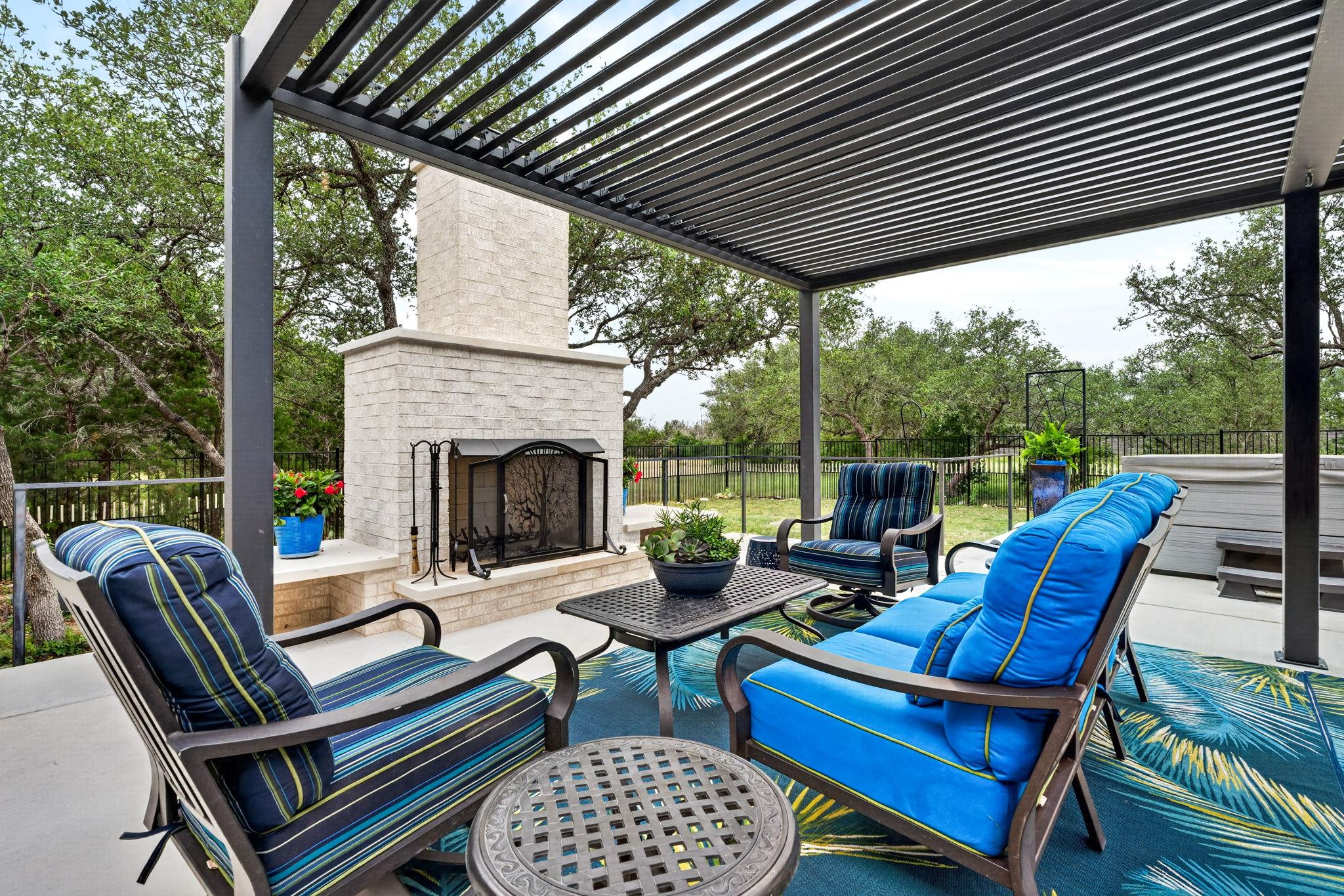 305 Spicewood Trails Dr — photo 1
