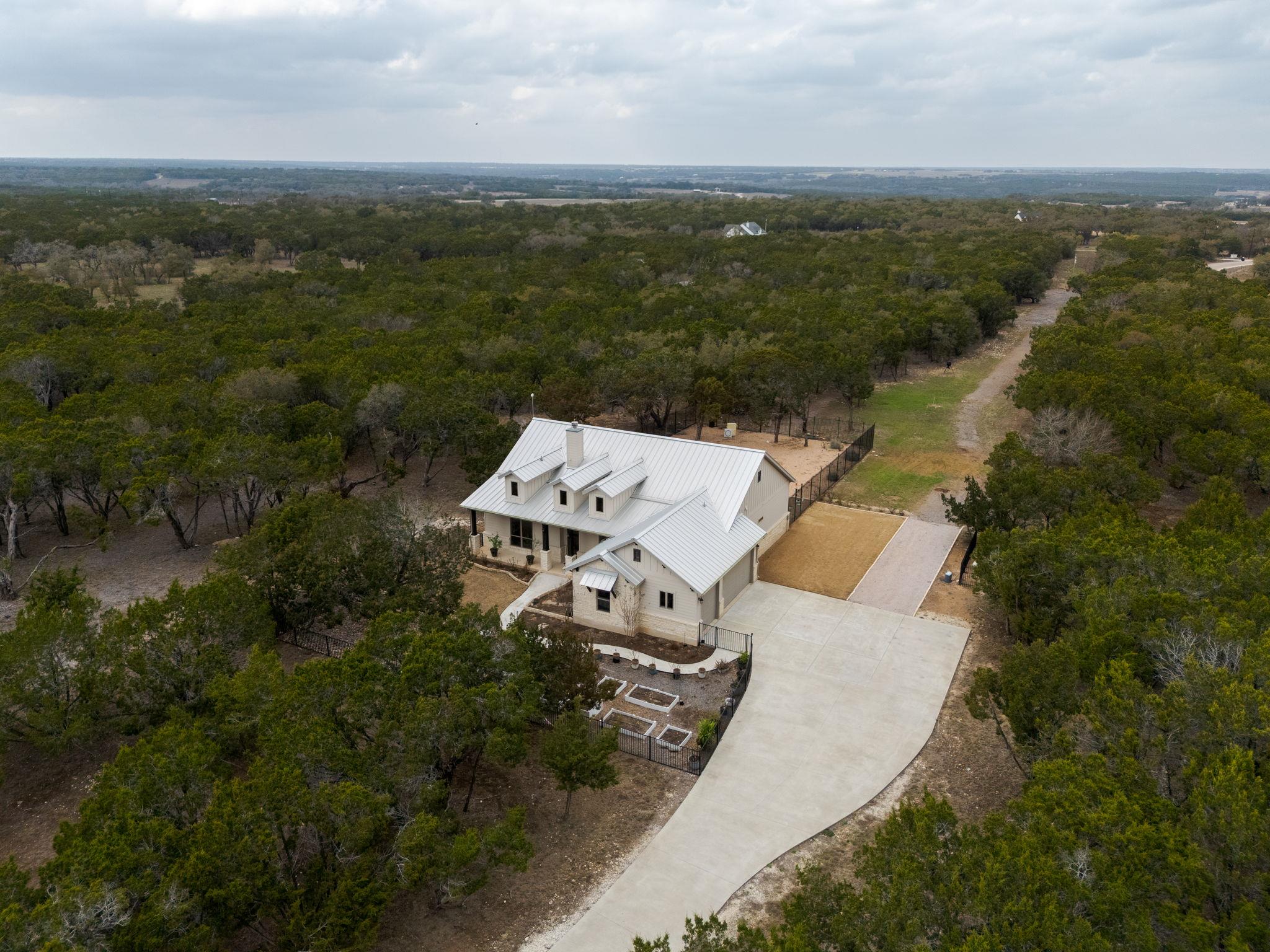 2140 Carpenter Loop — photo 1
