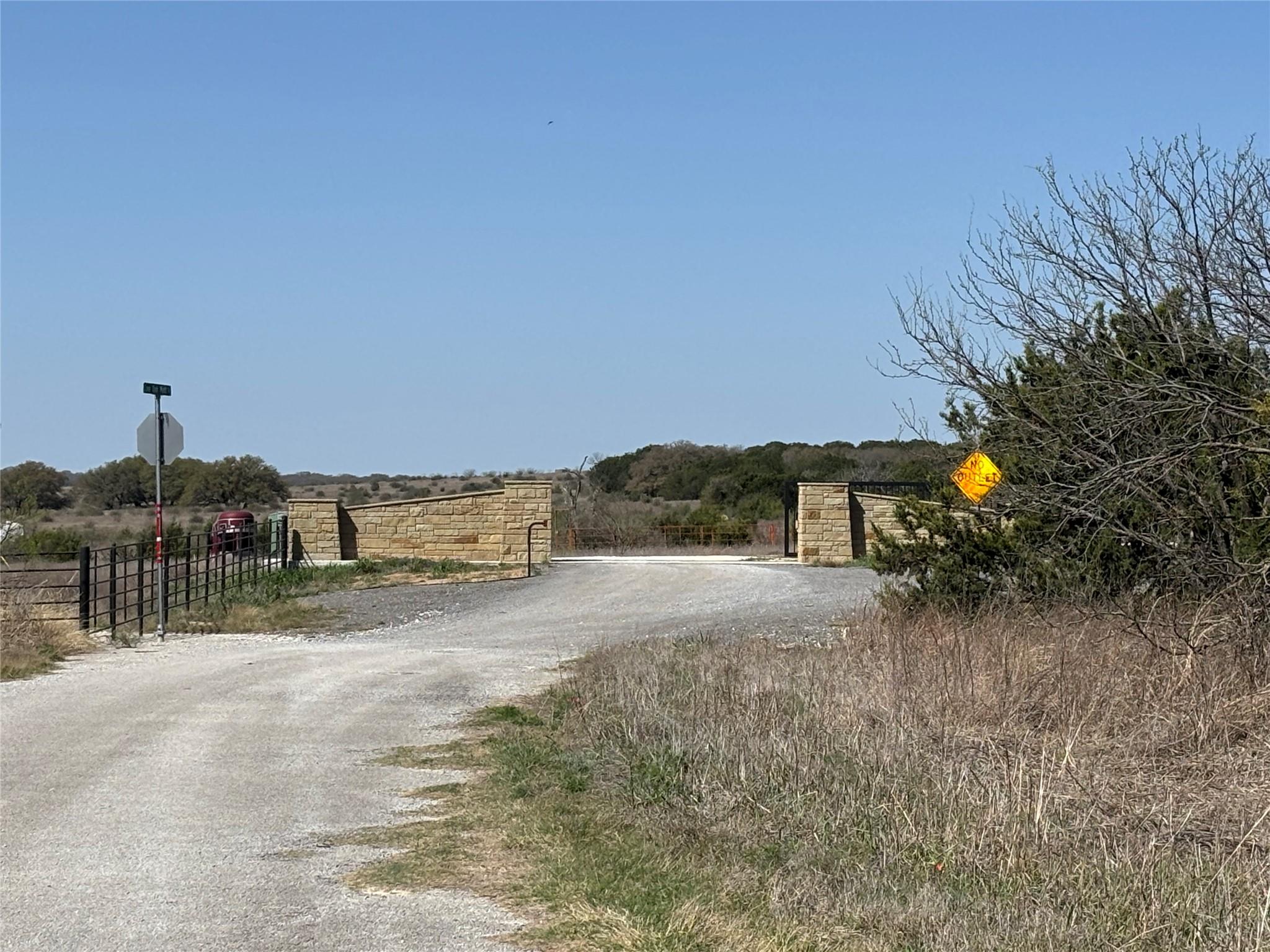 108 Live Oak Mott Dr — photo 1