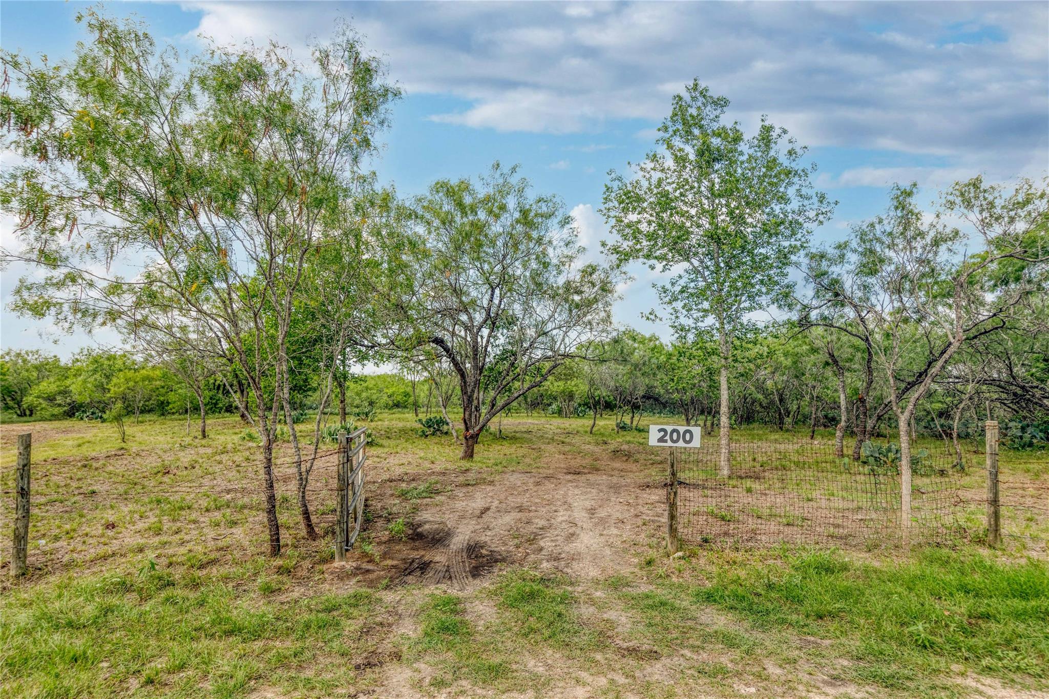 200 Armstrong Rd — photo 1