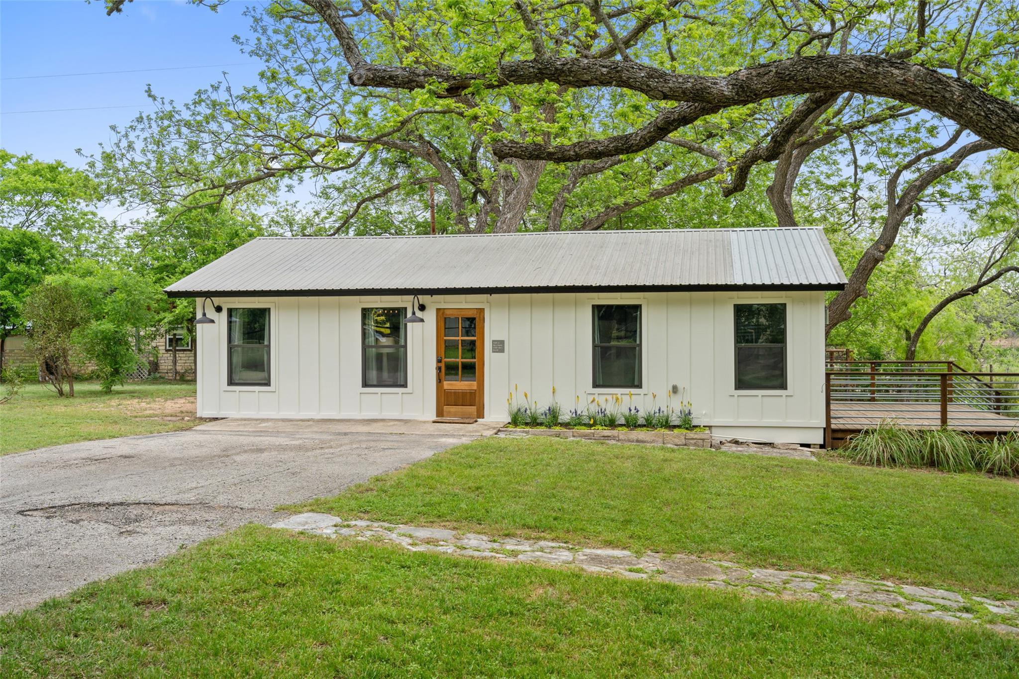 2410 Flite Acres Rd — photo 1