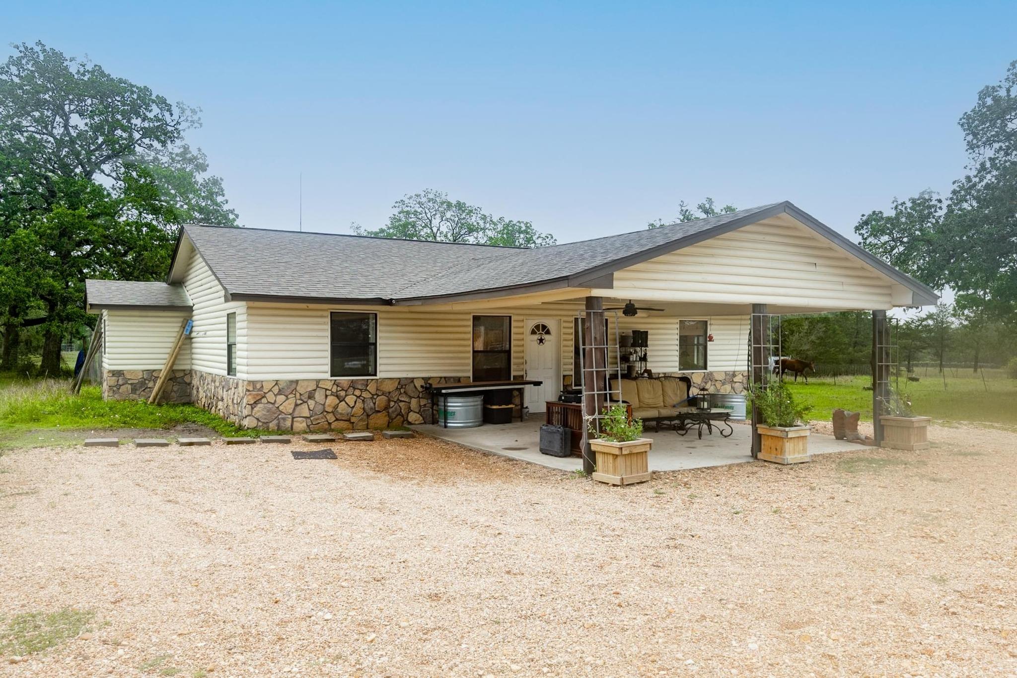 326 Zapalac Rd — photo 1