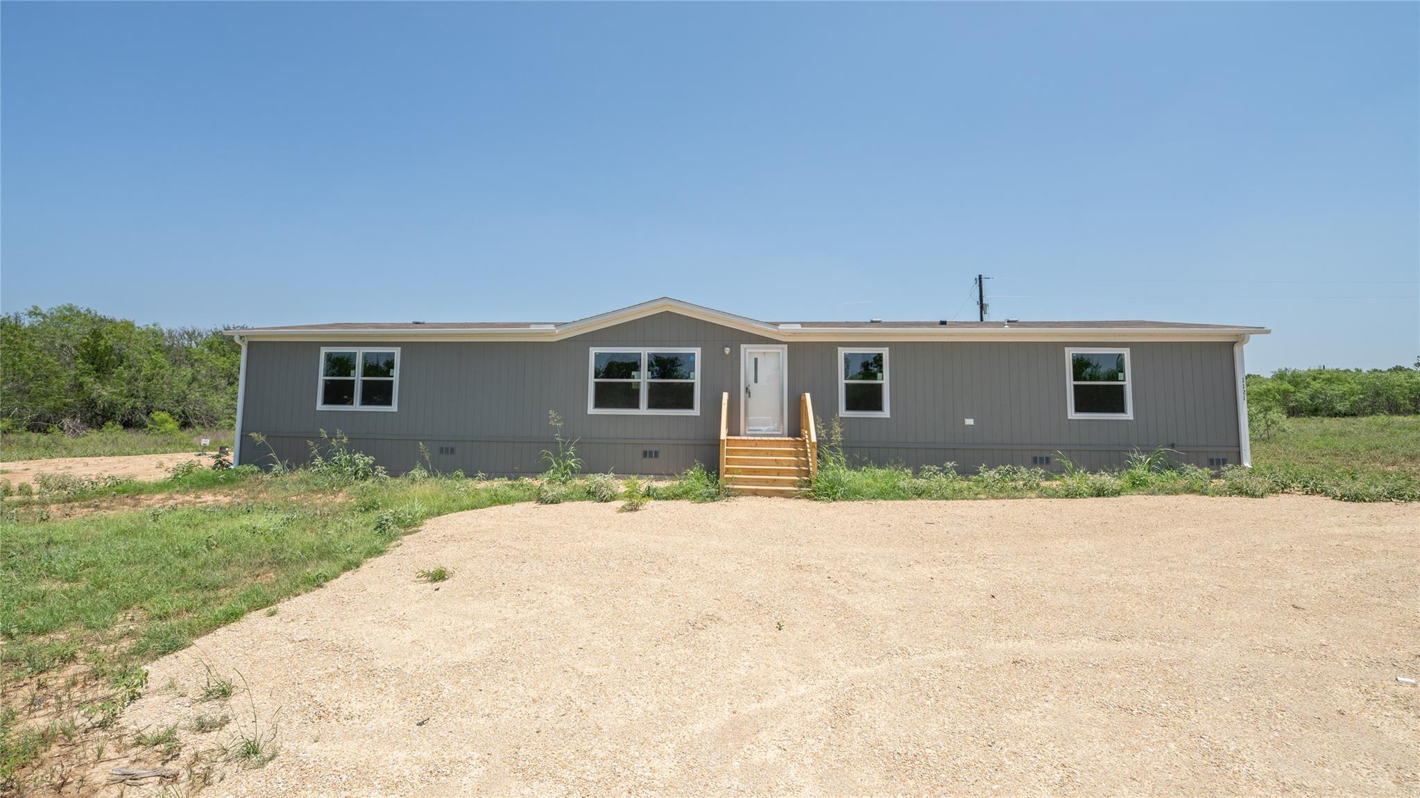 1121 Callihan Rd — photo 1