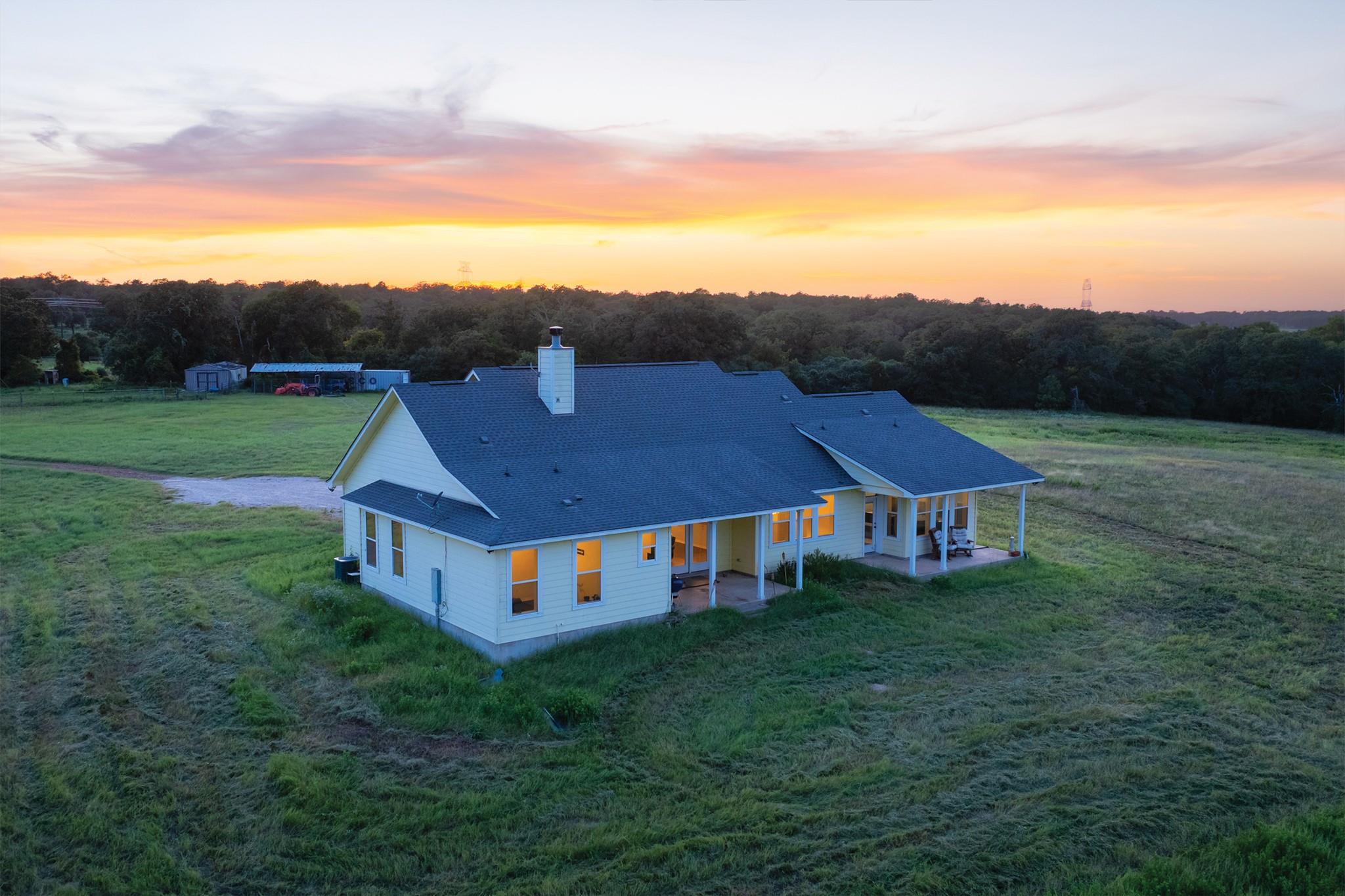 498 N County Line Rd — photo 1