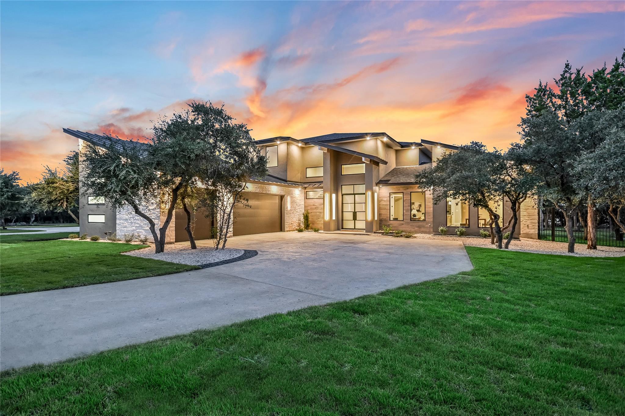 305 Shady Tree Dr — photo 1