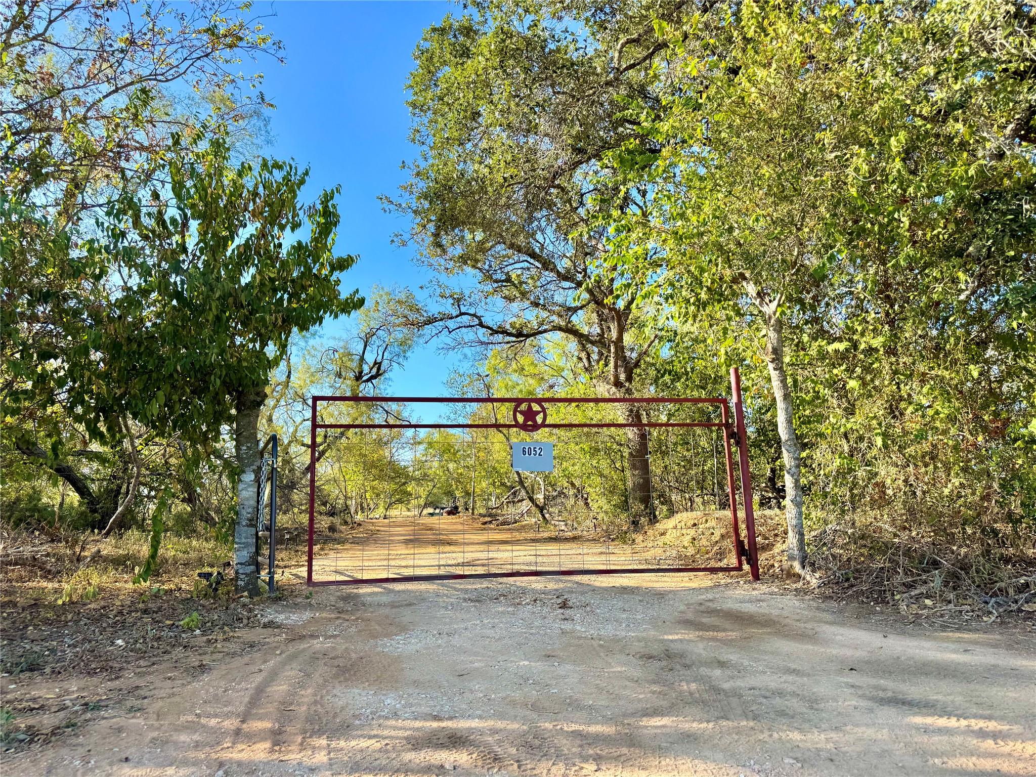 6052 Tenney Creek Rd — photo 1