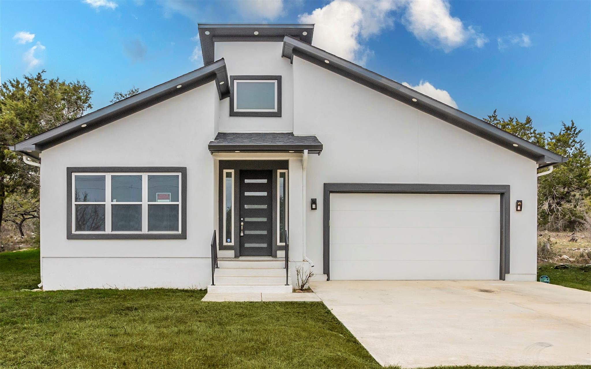 2718 Leslie Ln — photo 1