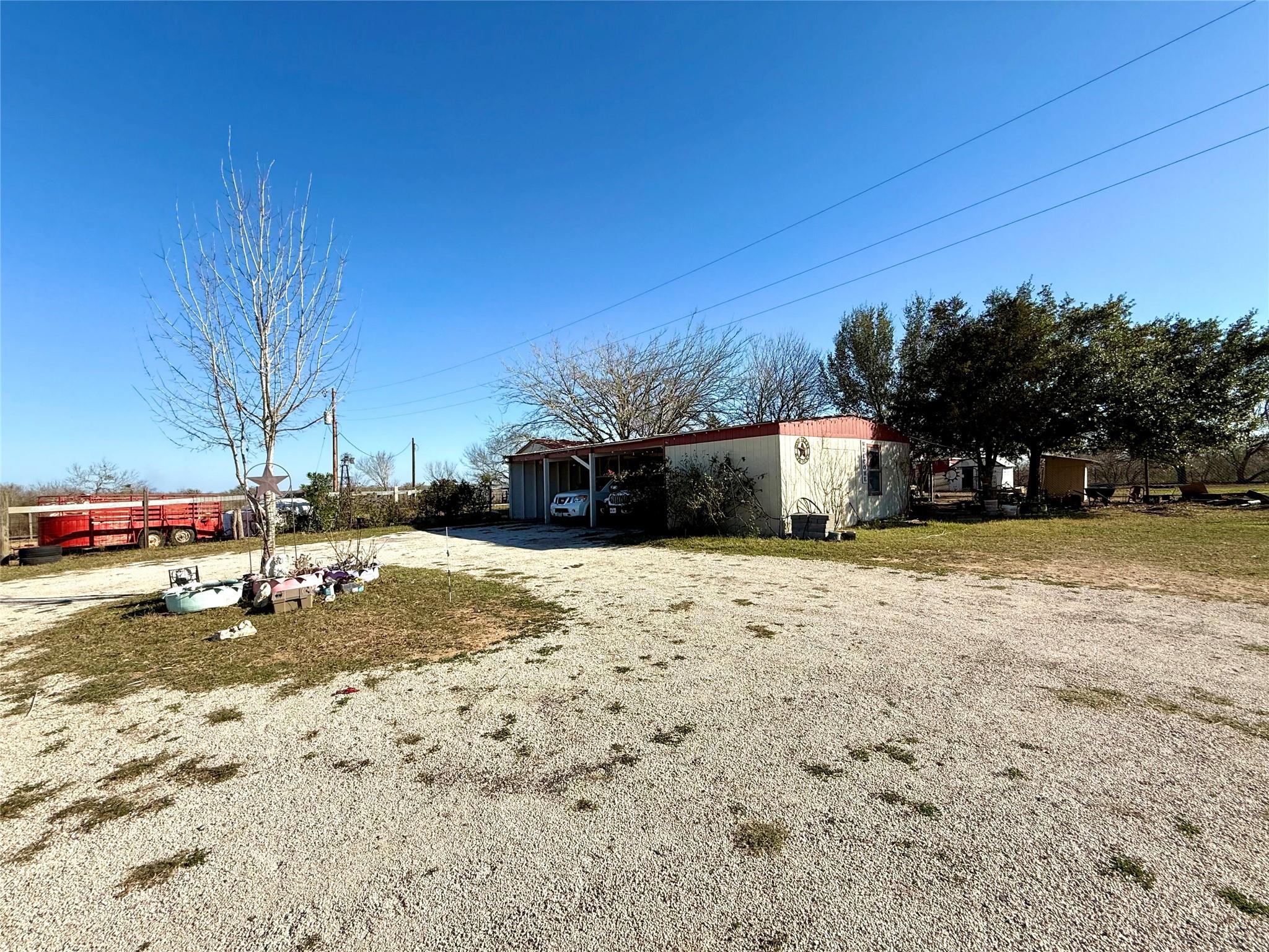 685 Fox Ln — photo 1