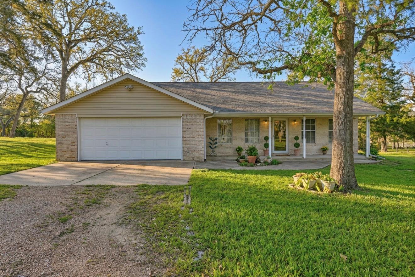 319 Shady Acres Ln — photo 1