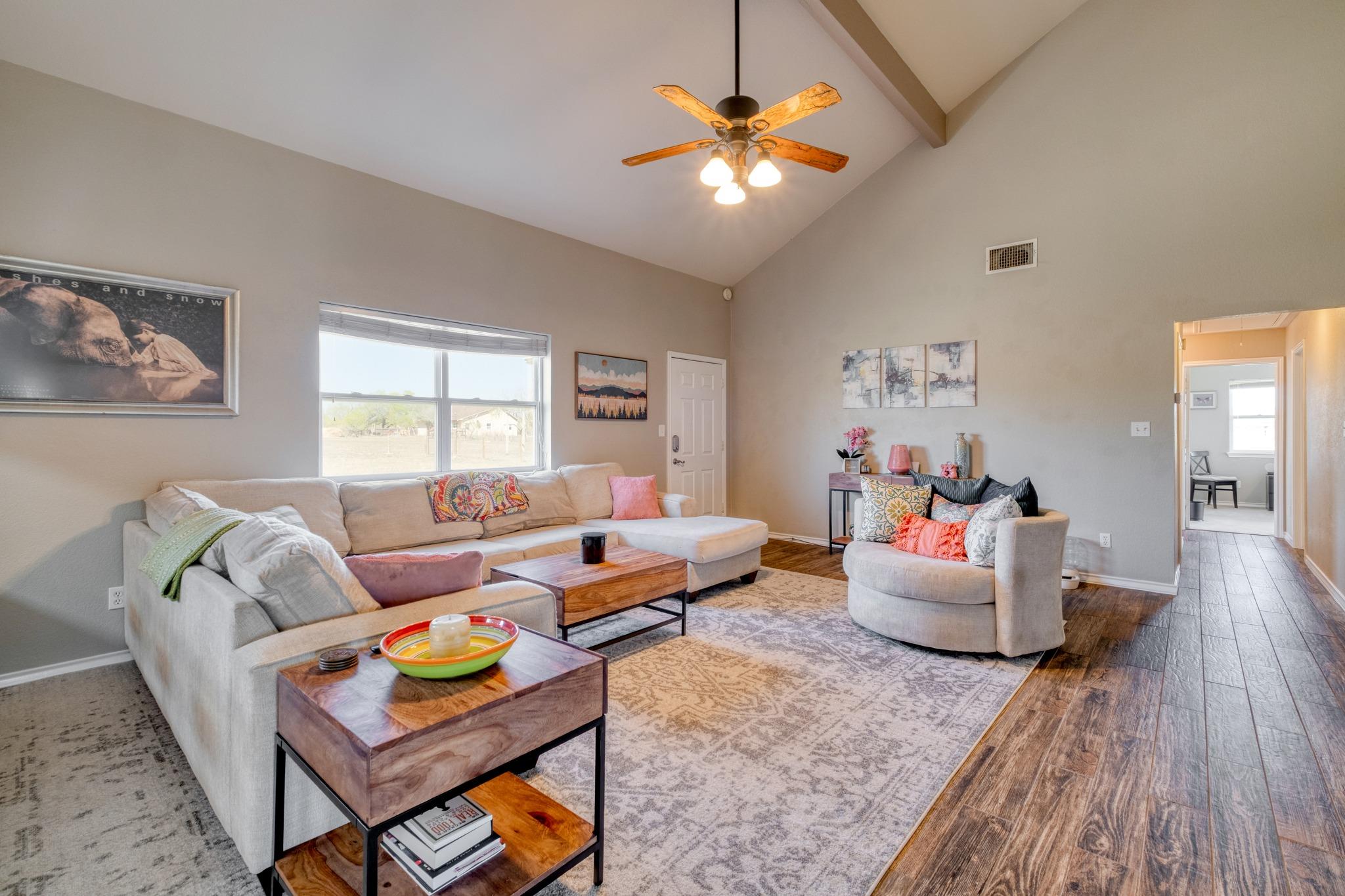 154 Three Oaks Ln — photo 1