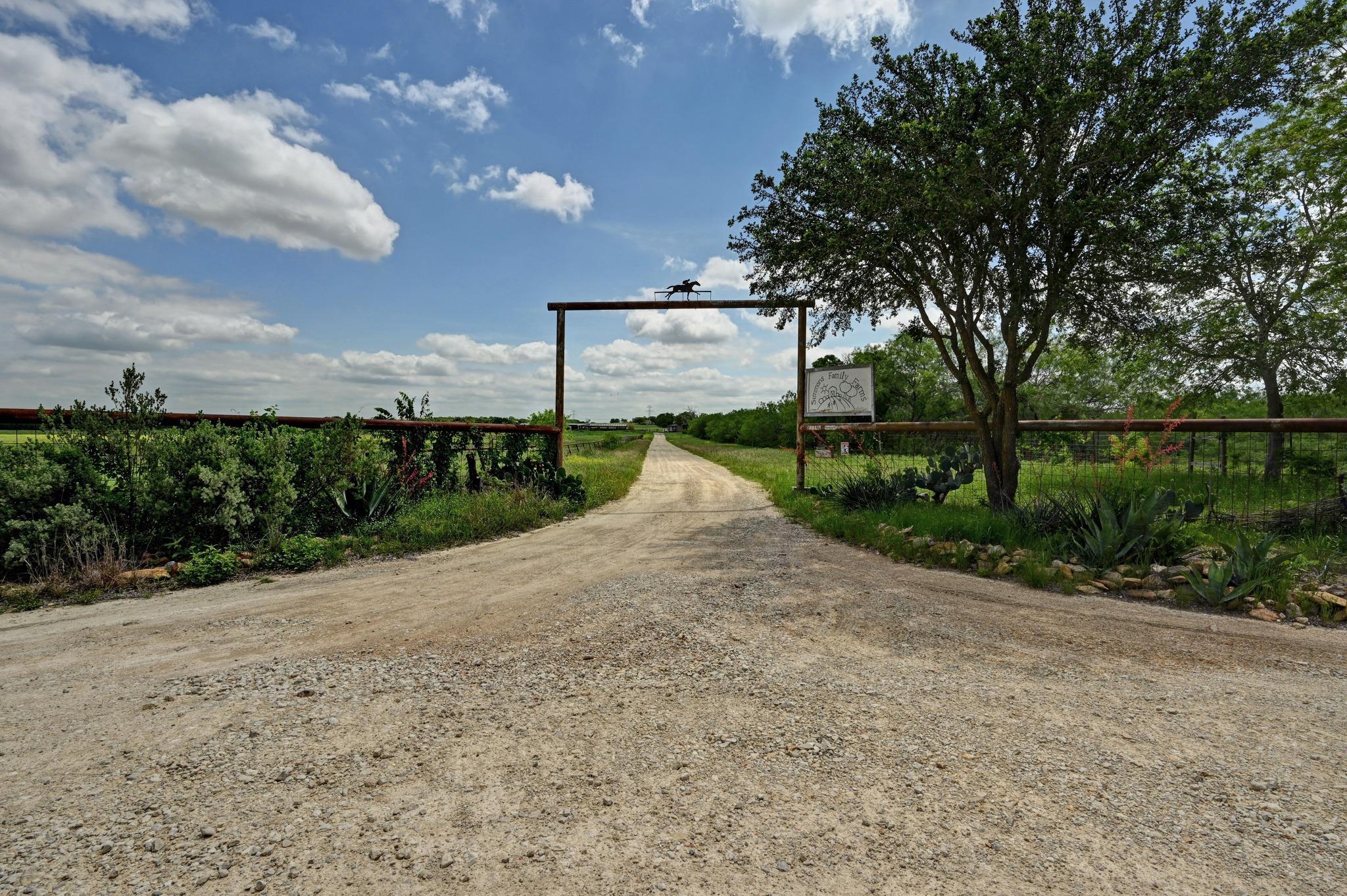 410 Simmons Family Farm Rd — photo 1