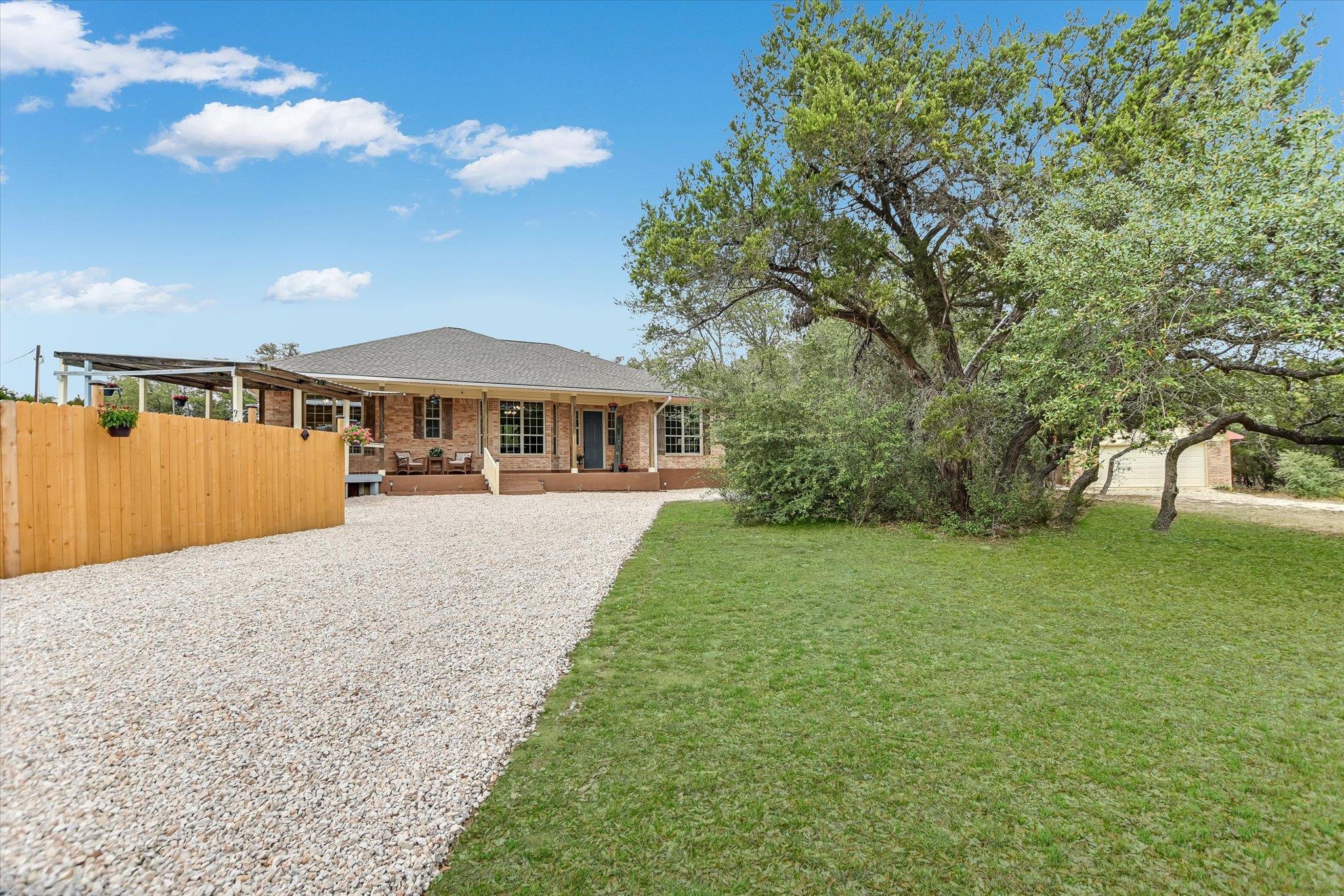 300 Round Rock Rd — photo 1