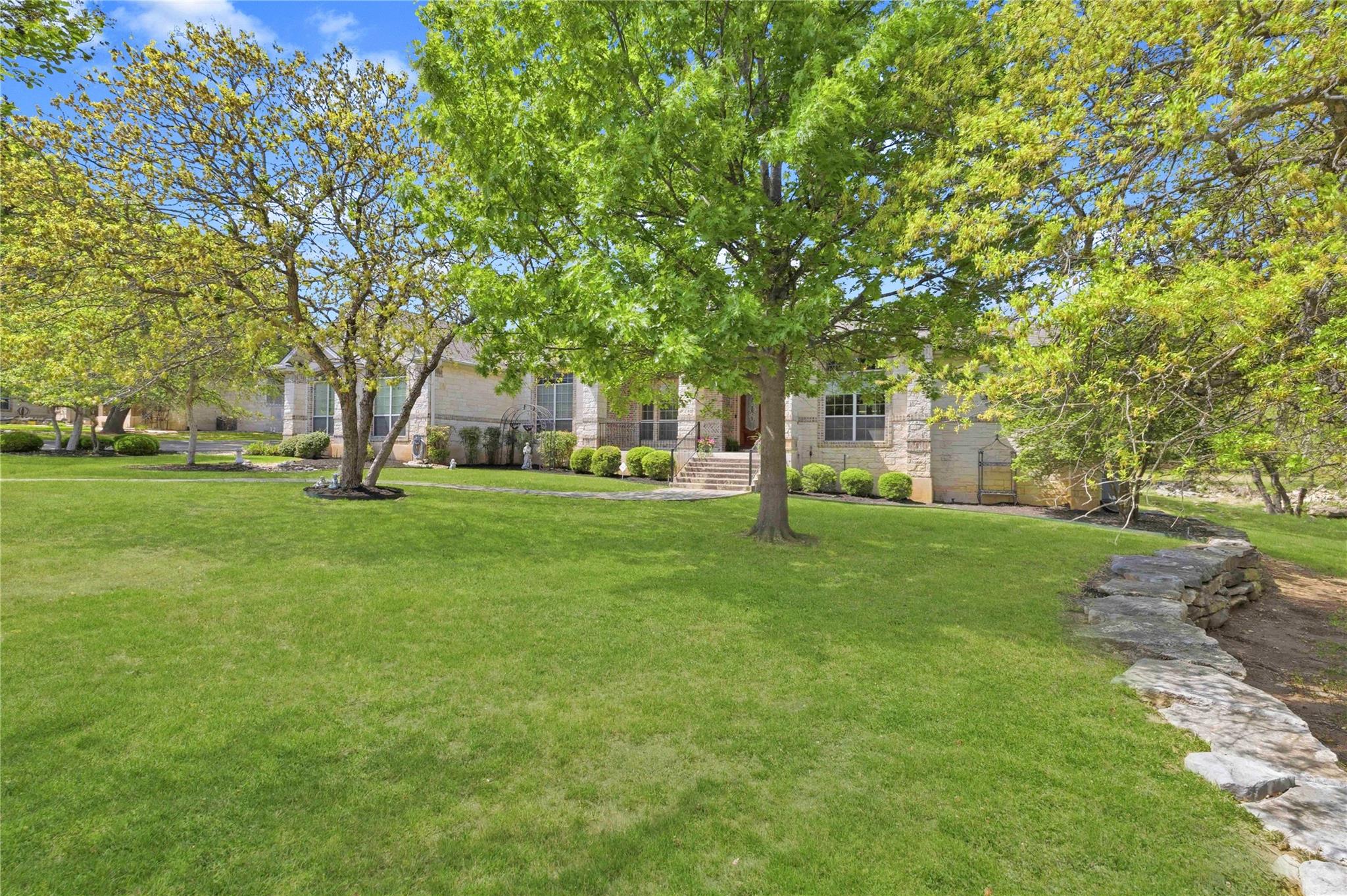 205 W Majestic Oak Ln — photo 1