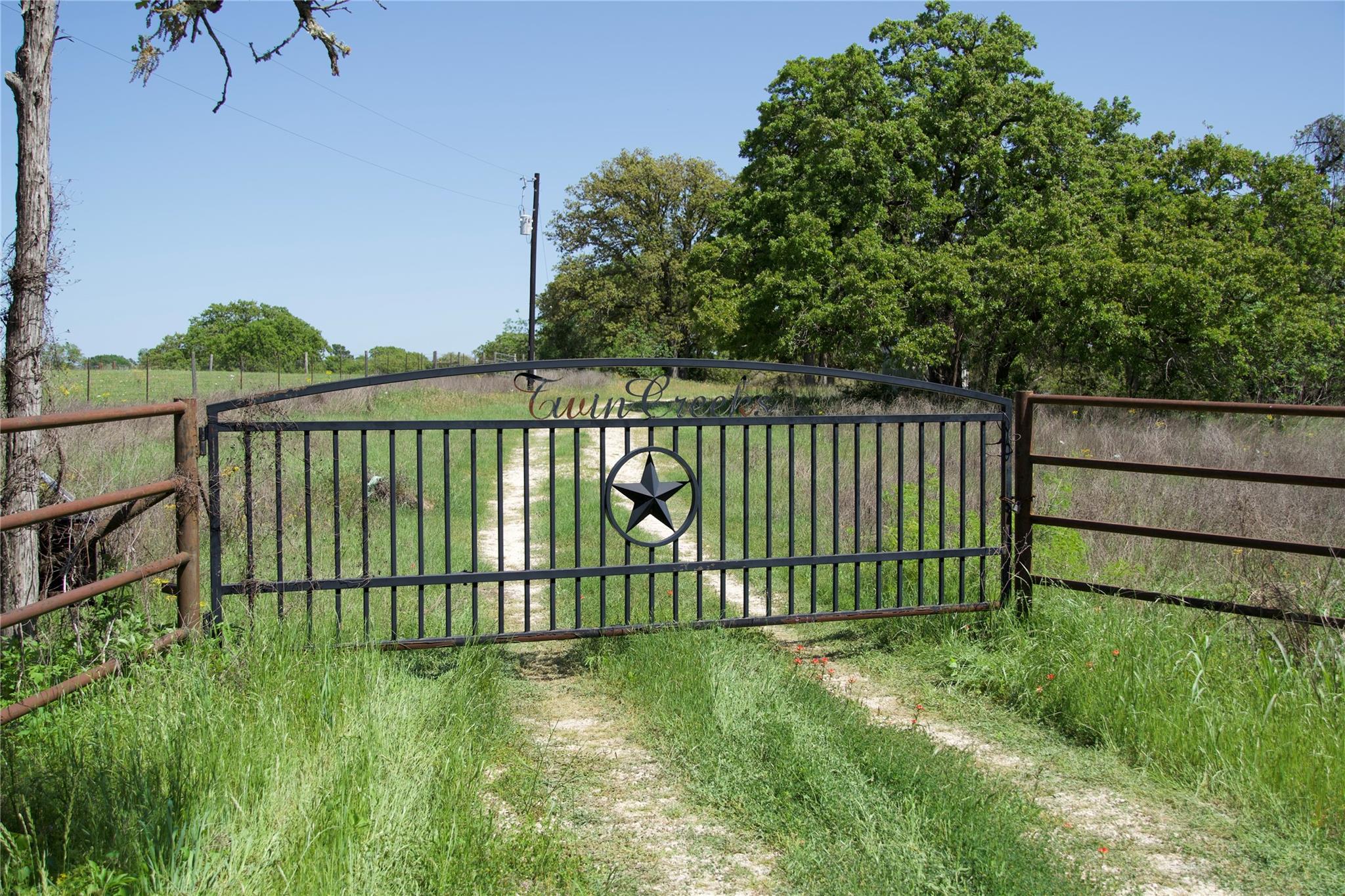 1035 Old Sayers Rd — photo 1