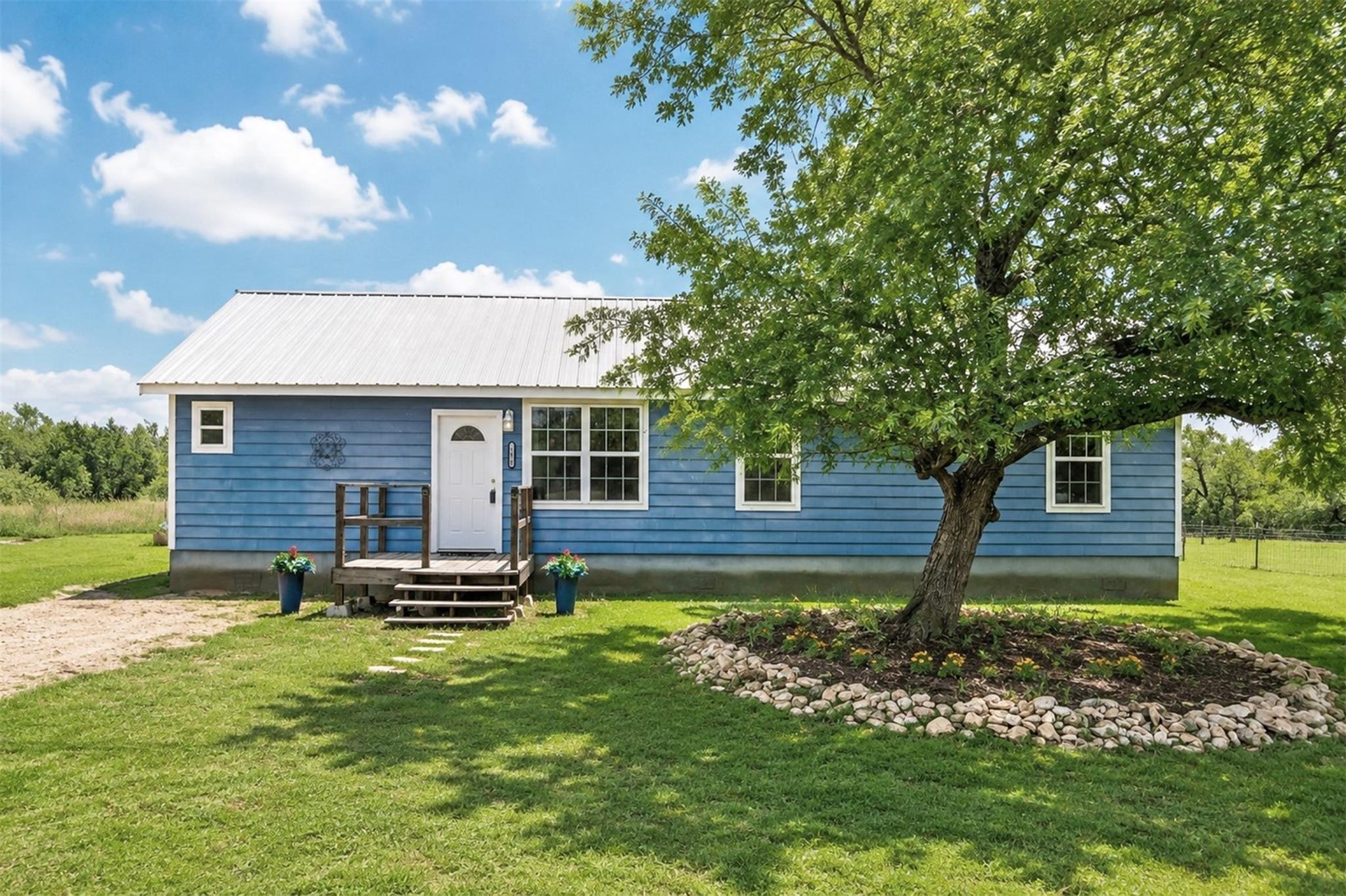 1470 Oak Grove Rd — photo 1