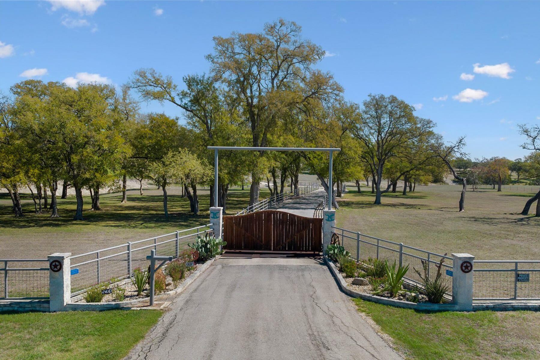 521 Bluff Creek Rd — photo 1