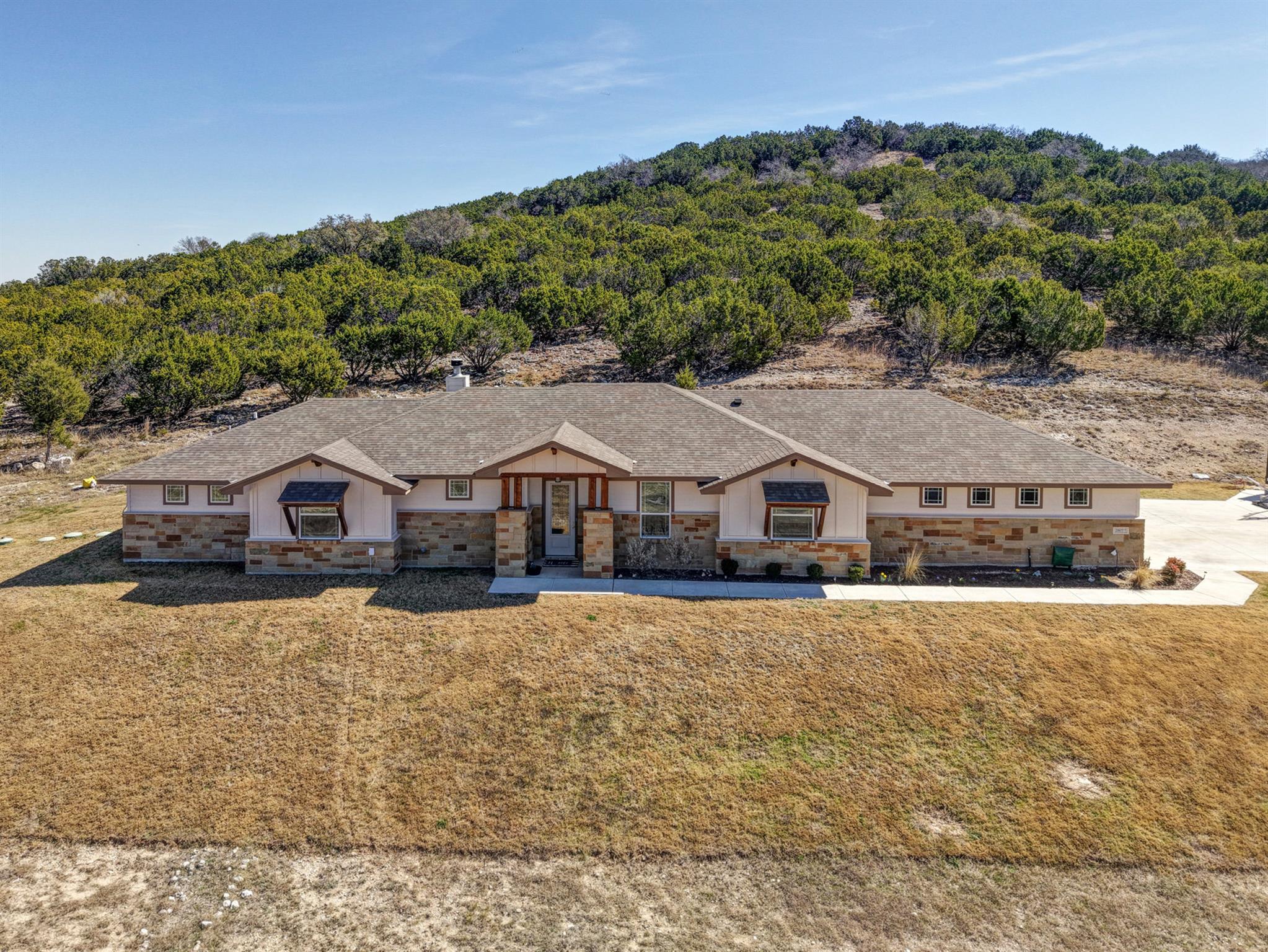 2807 Grimes Crossing Rd — photo 1