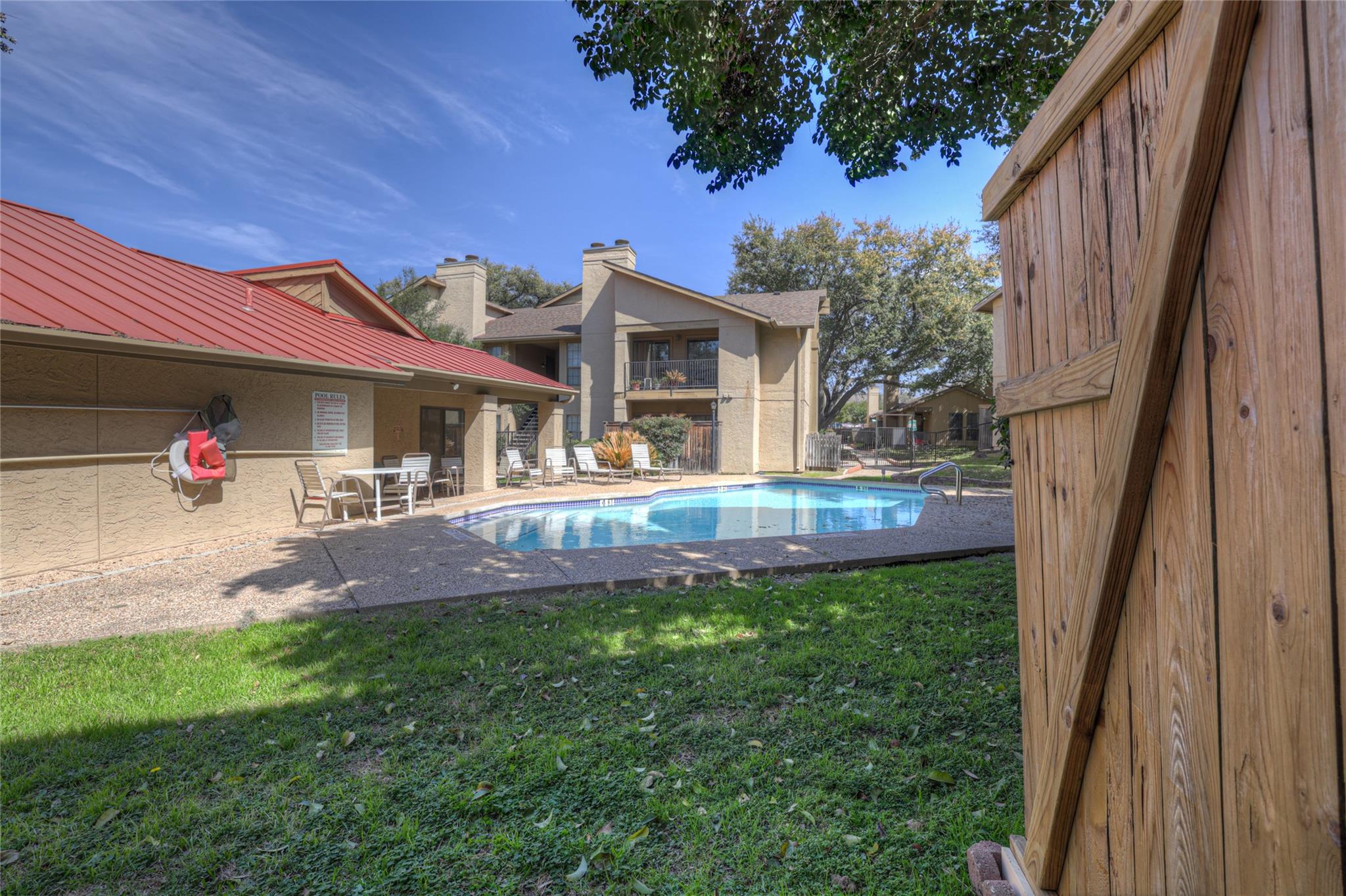 1202 Thorpe Ln #701 — photo 1