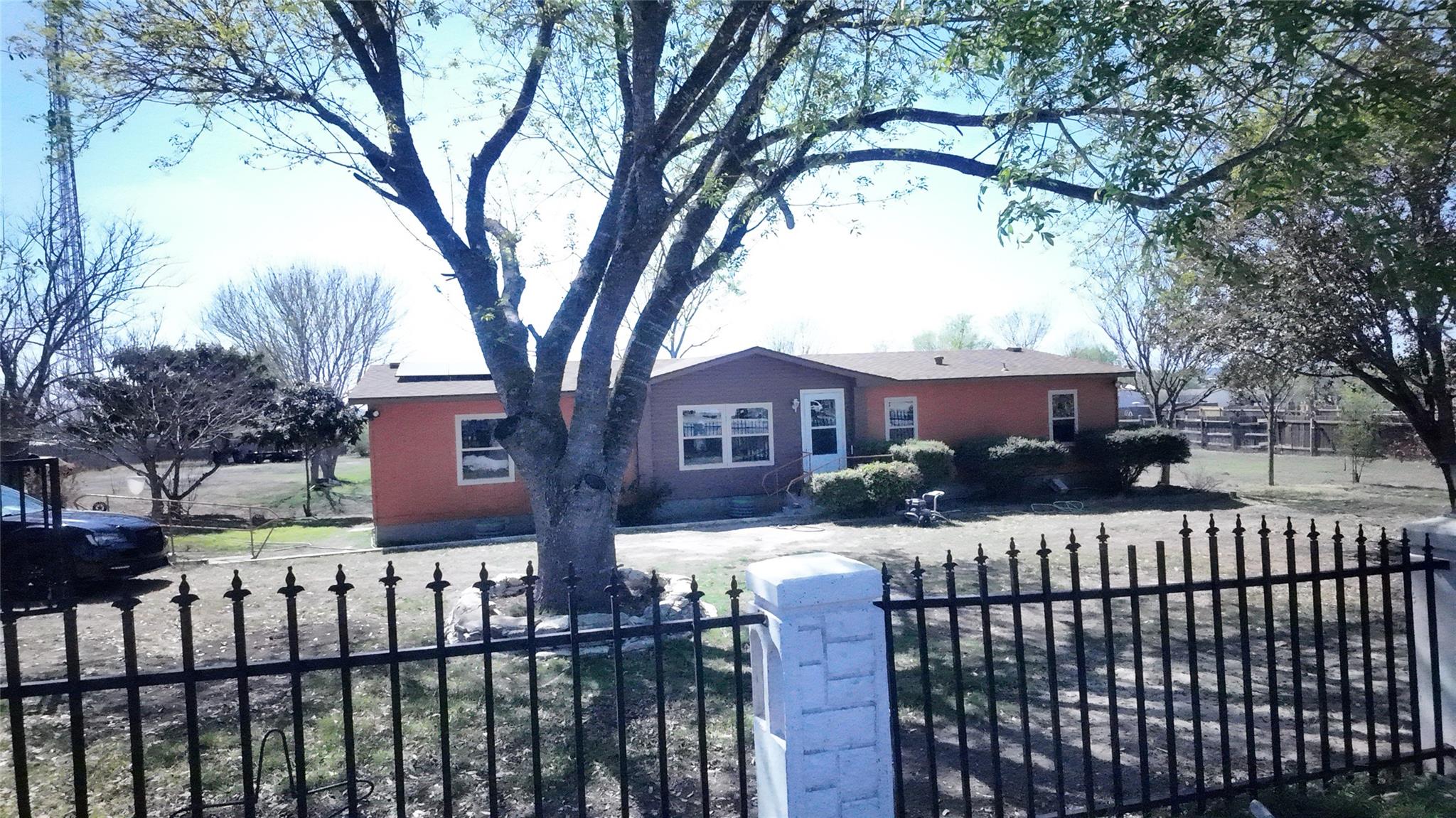 750 High Rd — photo 1