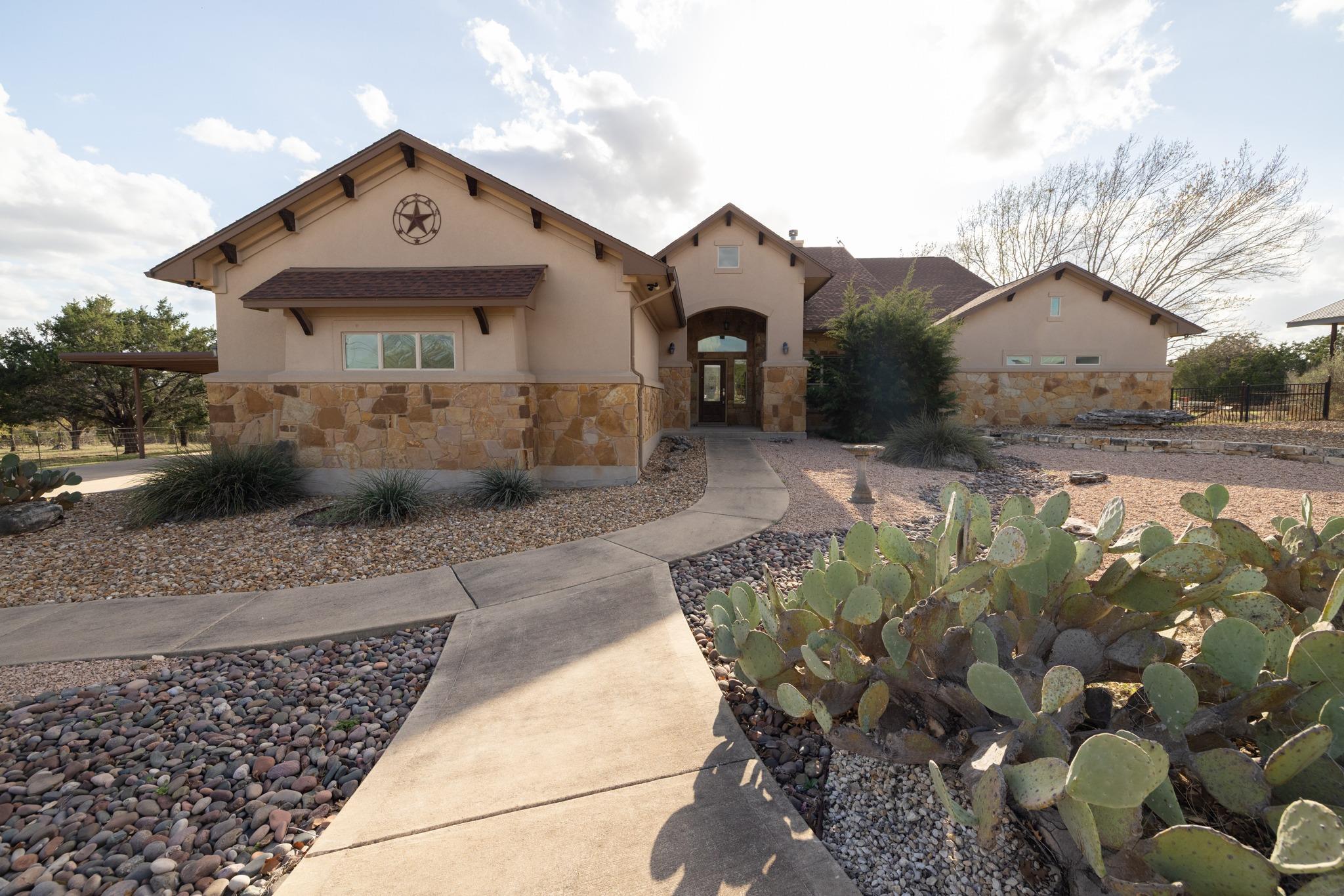 204 Skyline Rd — photo 1