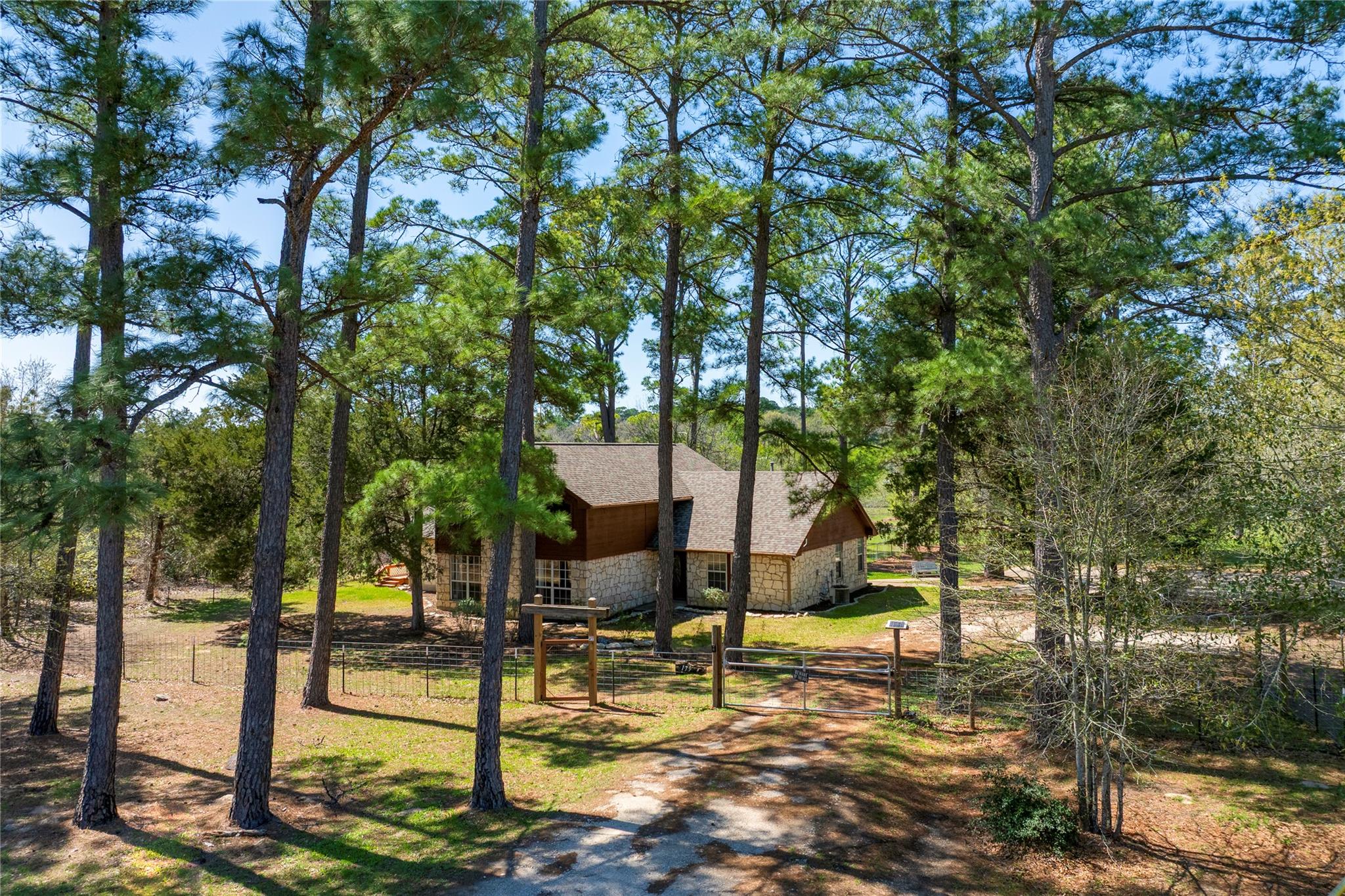 179 Rainbow Dr — photo 1
