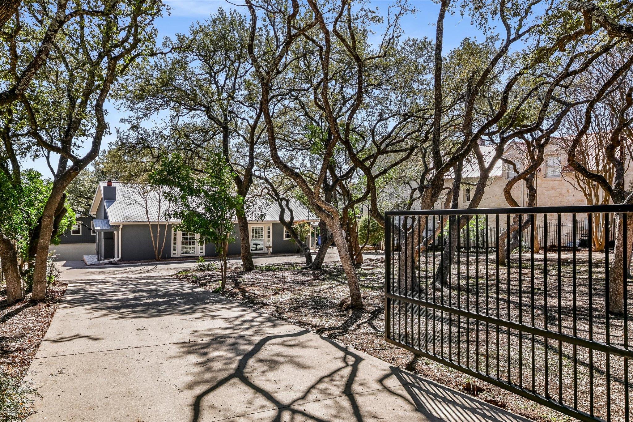 6111 Hudson Bend Rd — photo 1