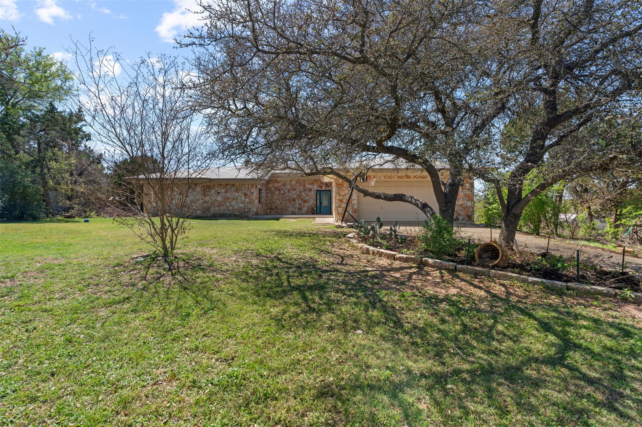 208 Amandas Way — photo 1