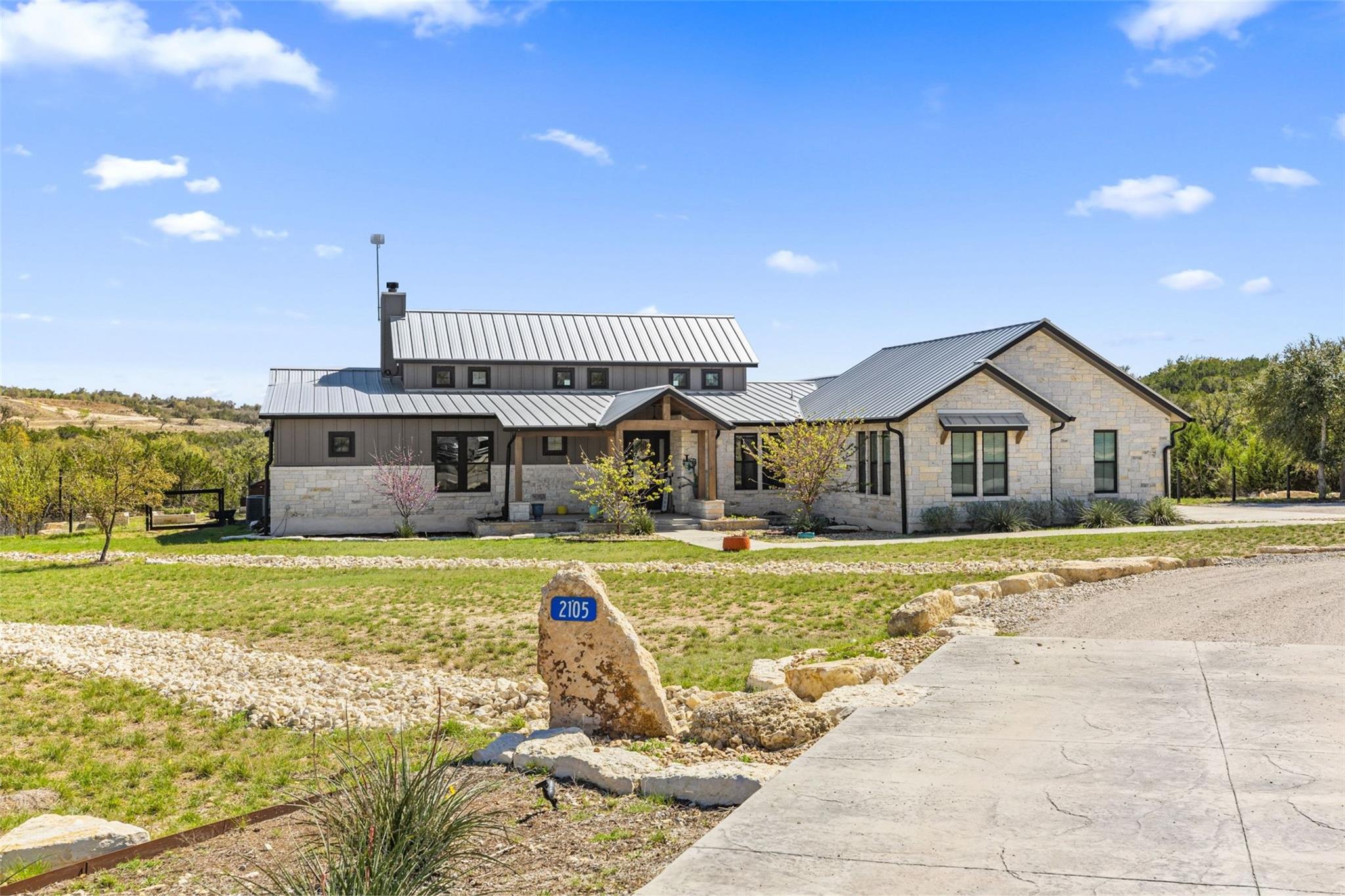 2105 Legacy Hills Dr — photo 1