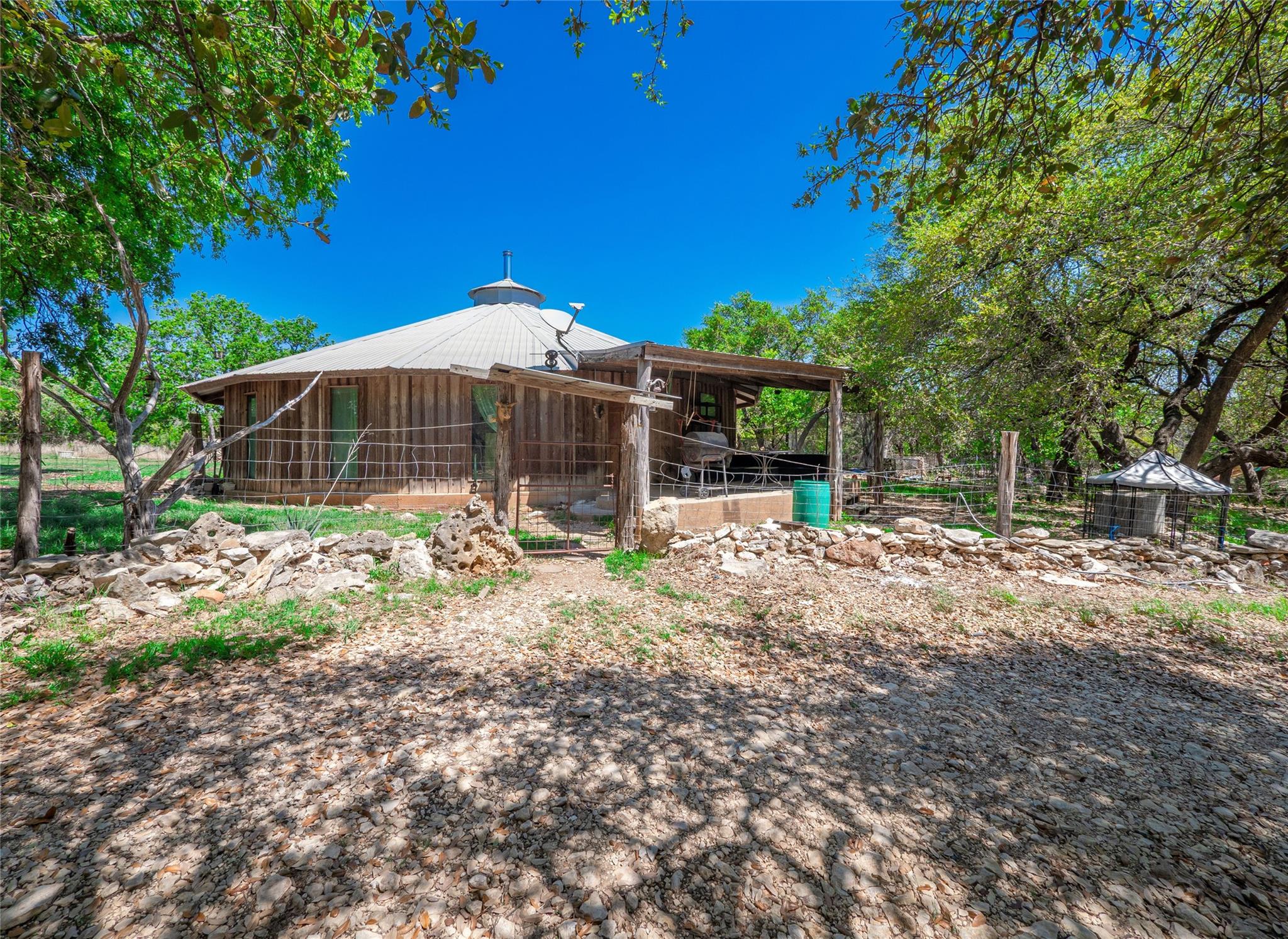 21500 Firefly Rd — photo 1