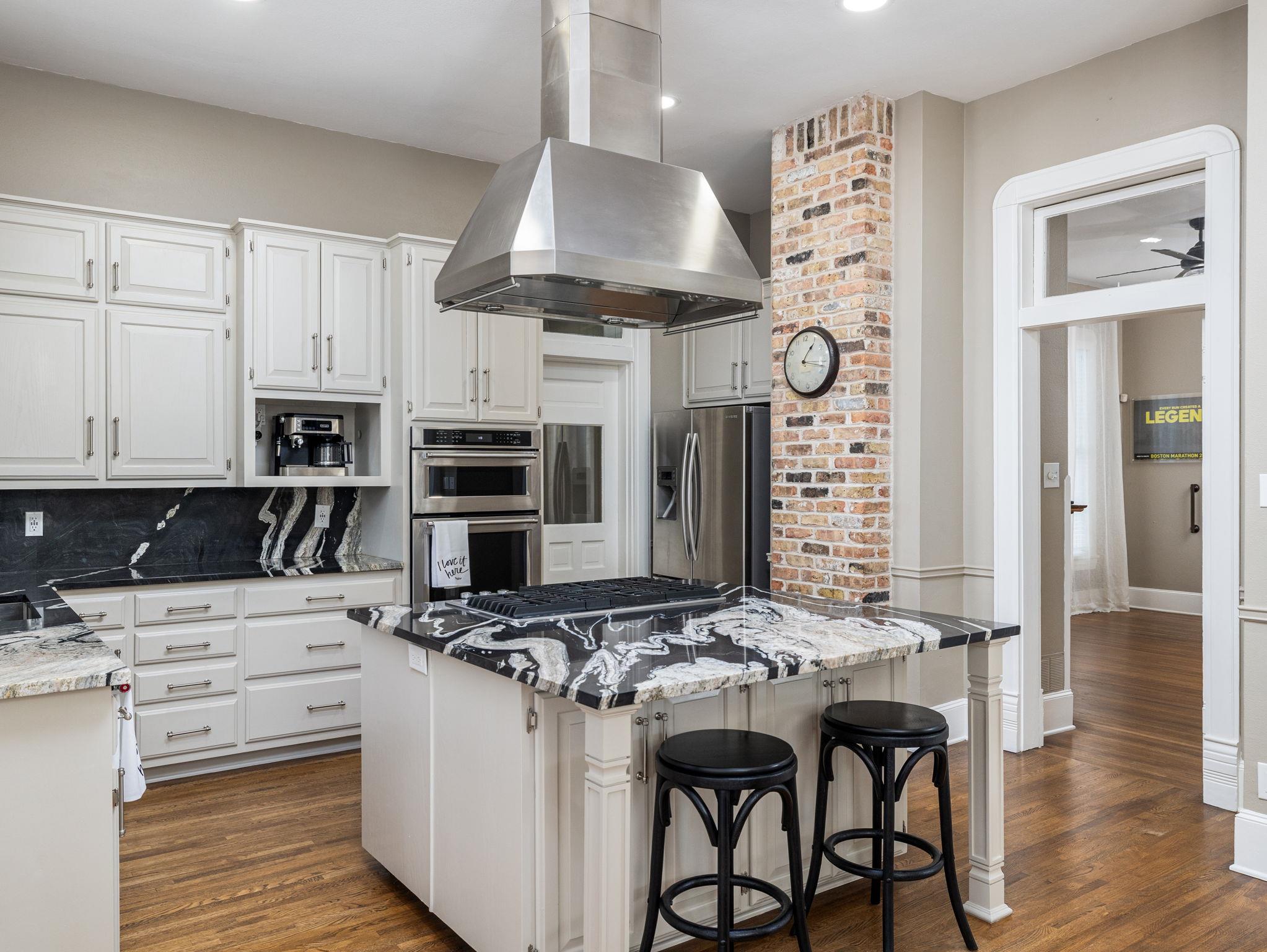 1220 W Lake Dr — photo 1