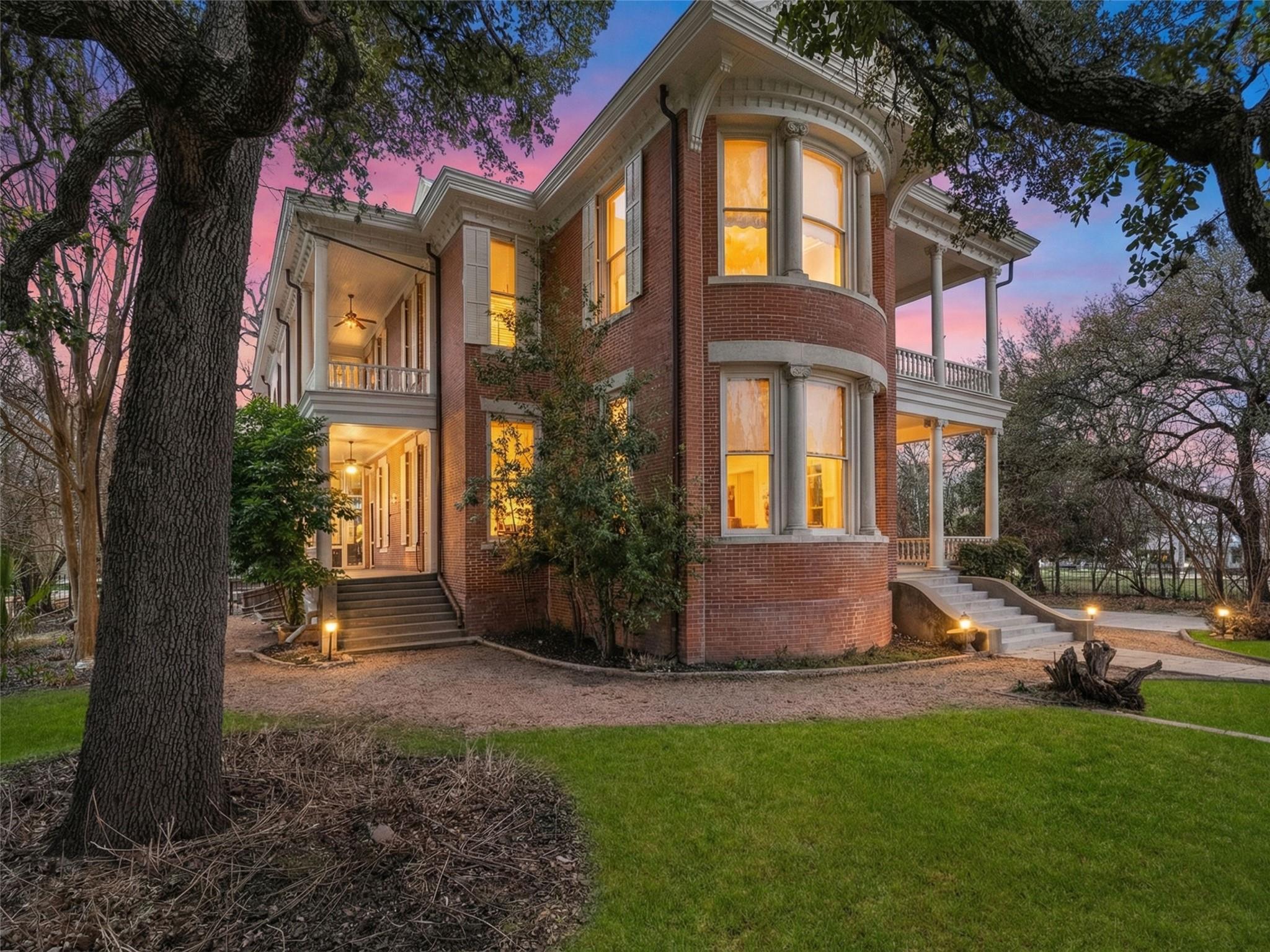 372 Magazine Ave — photo 1