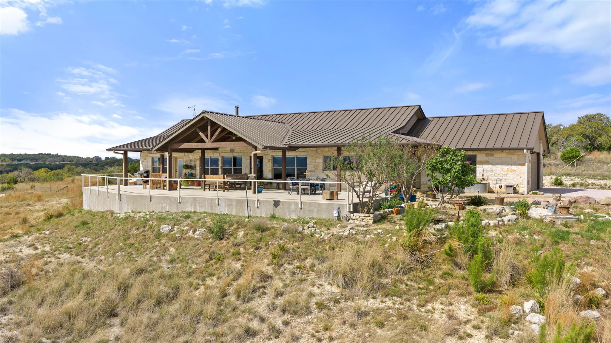546 Lazy Oak Rd — photo 1