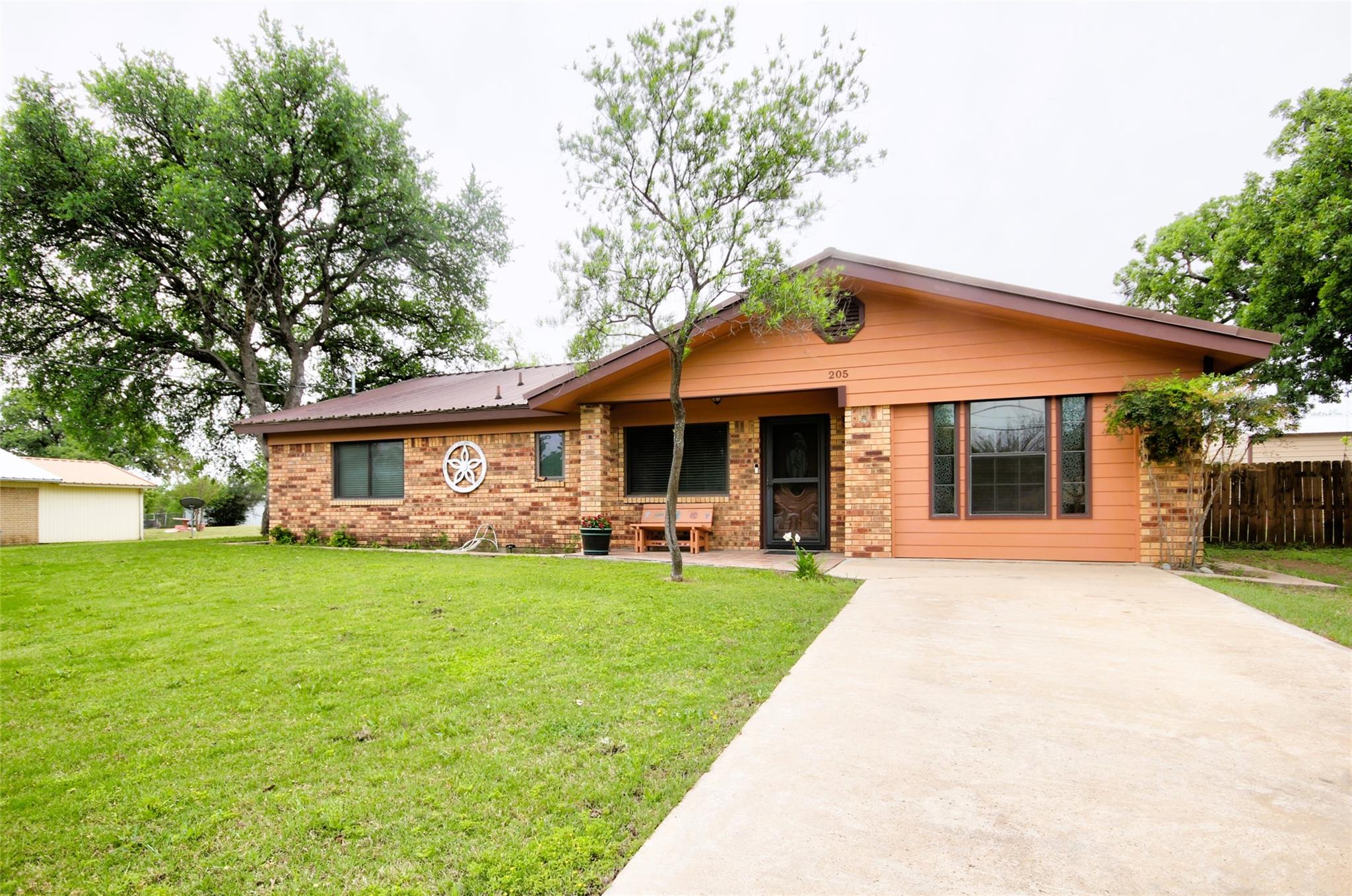 205 Reven Acres Dr — photo 1