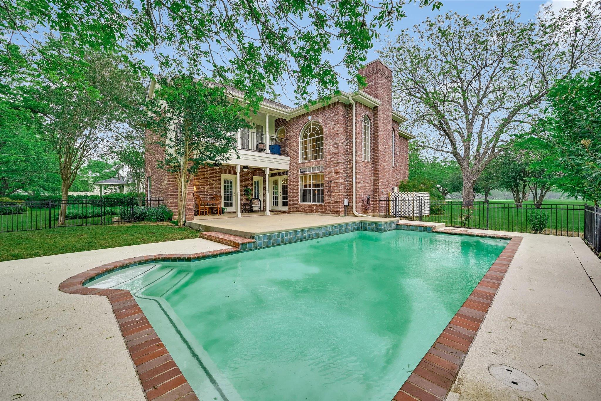 220 2 Mile Ln — photo 1