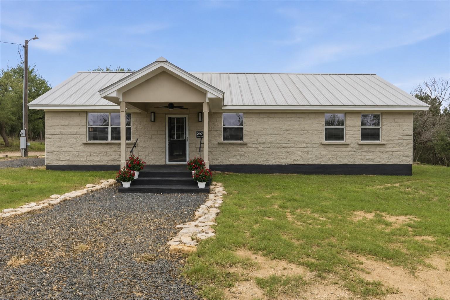 297 Robins Way — photo 1