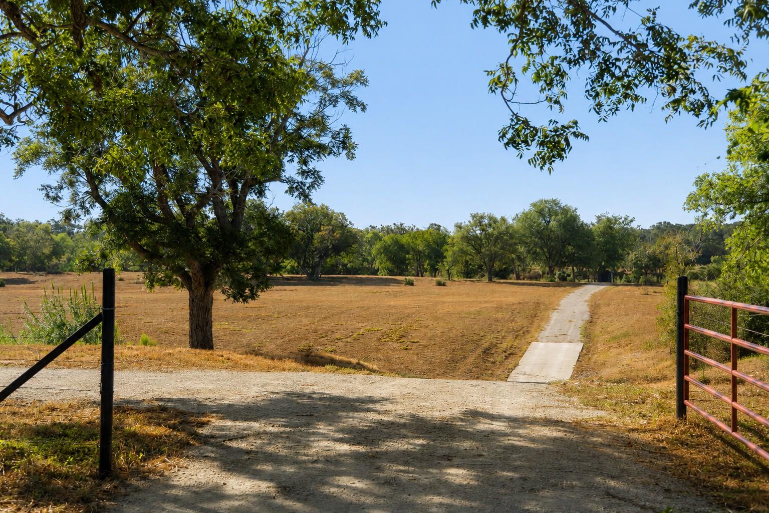 440 Chimney Valley Rd — photo 1