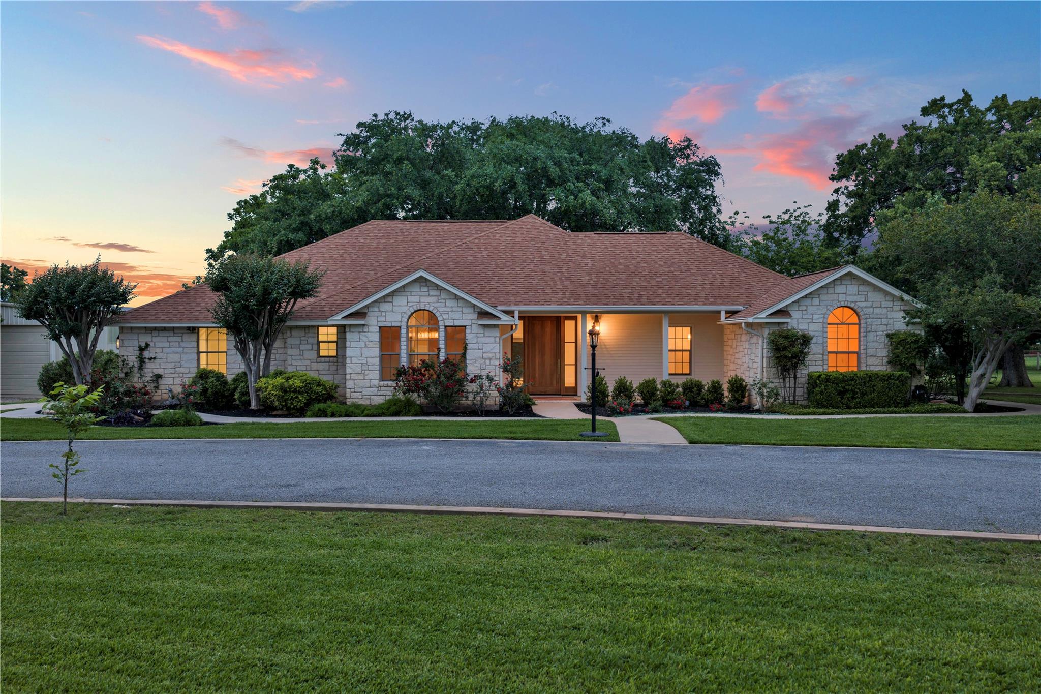 406  Ancient Oaks Dr