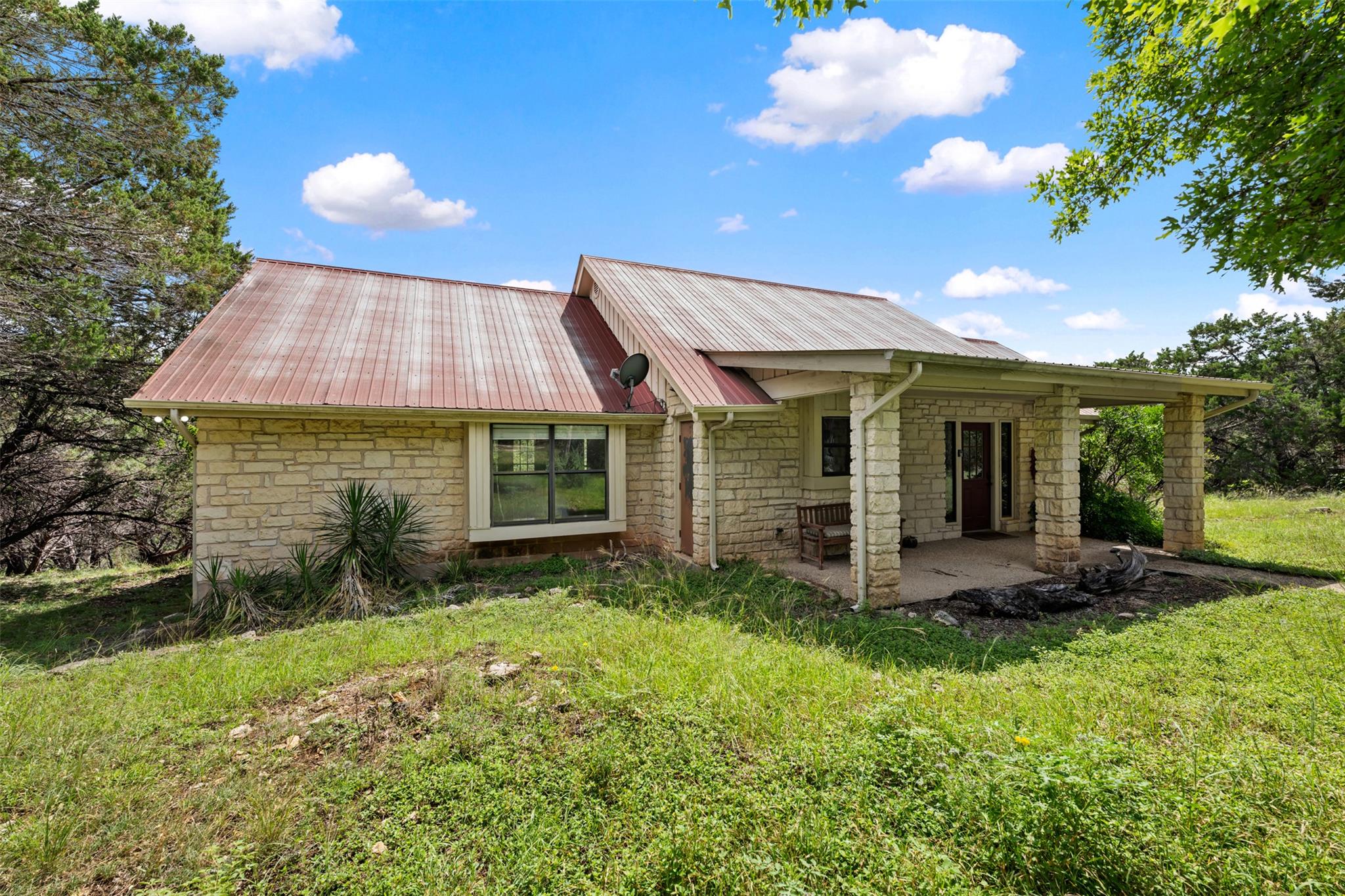 555 Hillsedge Rd — photo 1