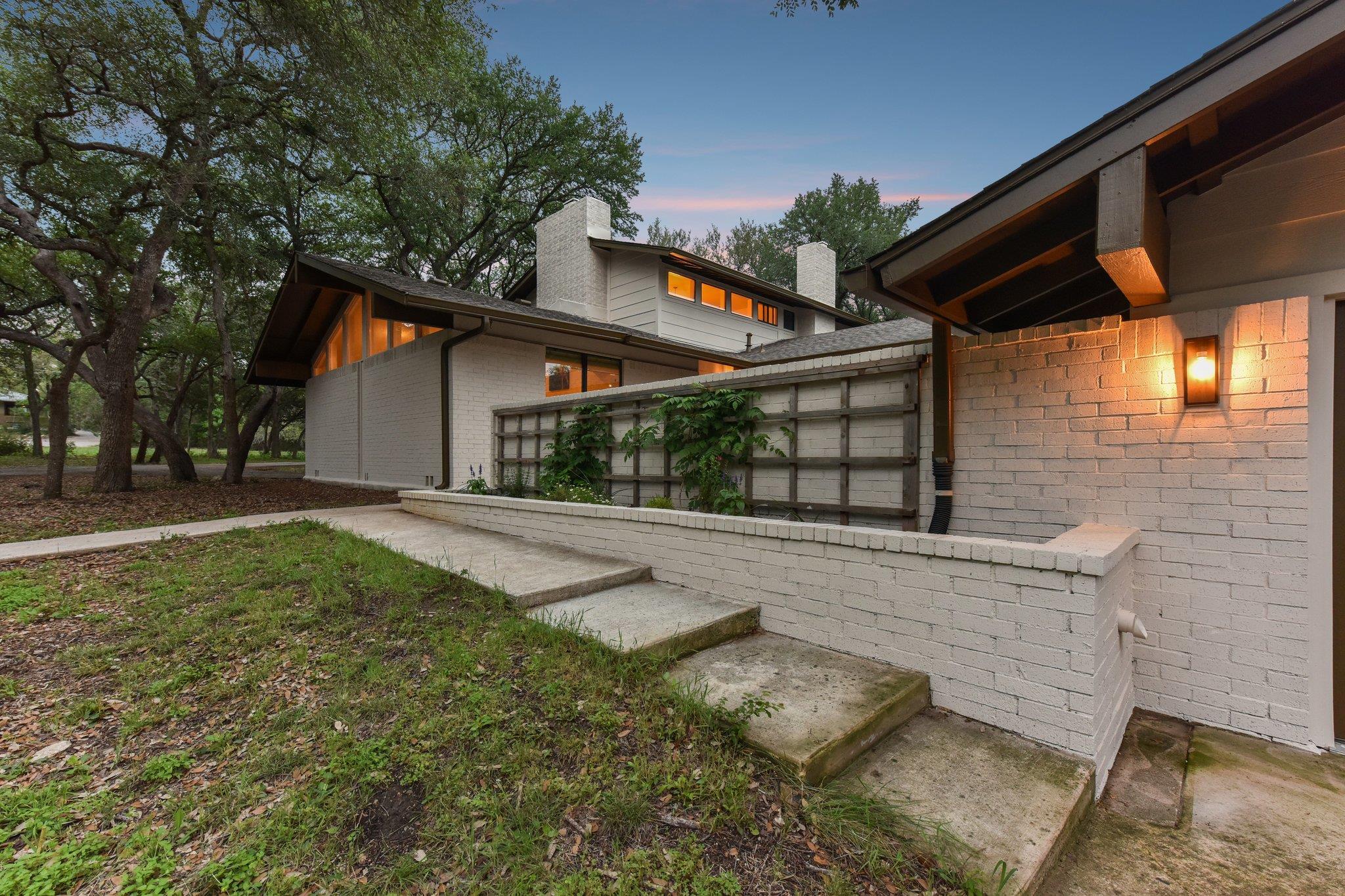 9004 Tara Ln — photo 1