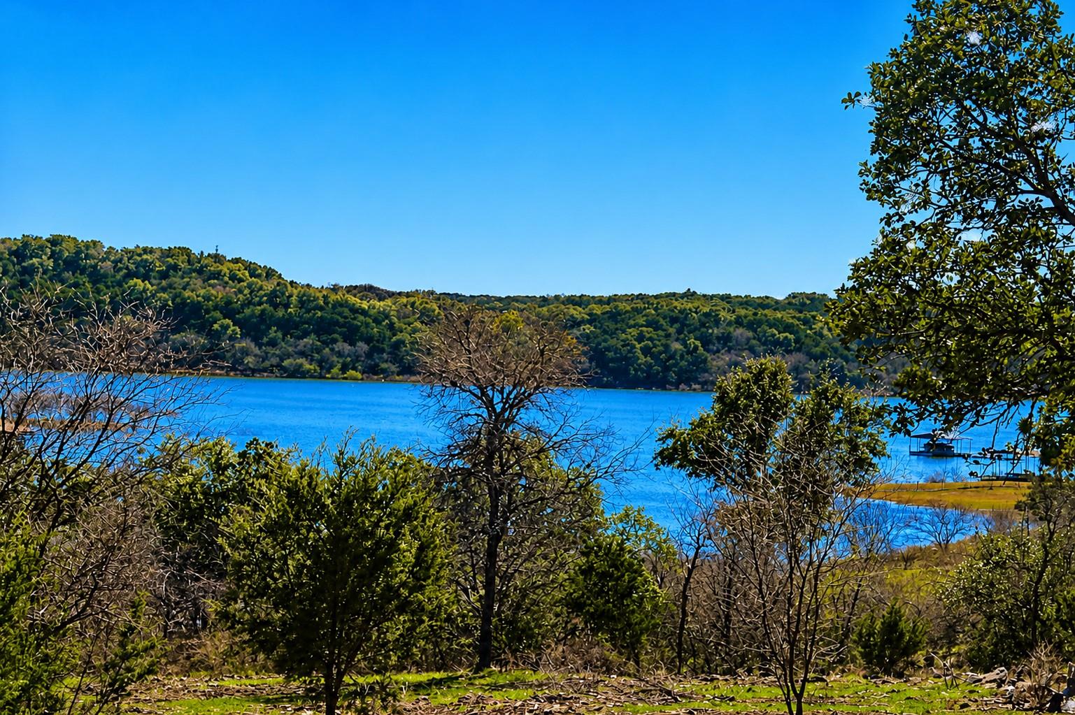 551 Lake View Dr — photo 1