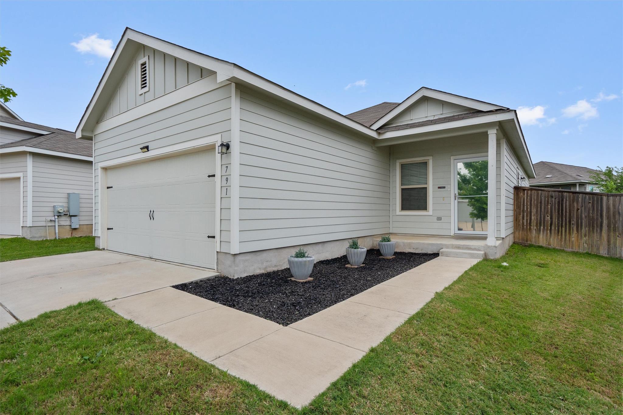 791 Circle Way — photo 1