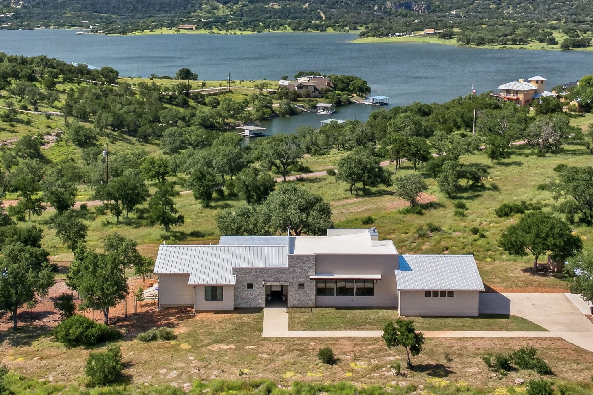3525 Sunset Cliff Rd — photo 1