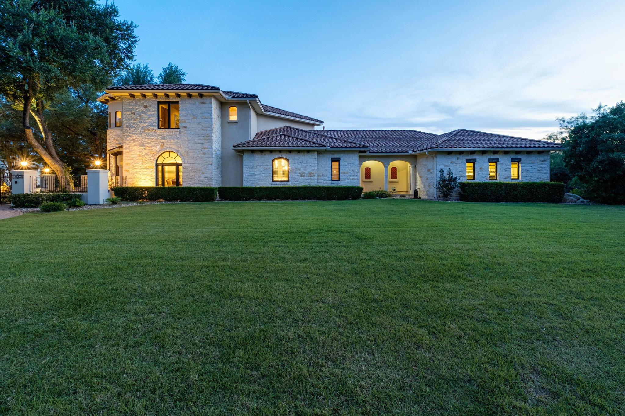 16005 Chateau Ave — photo 1