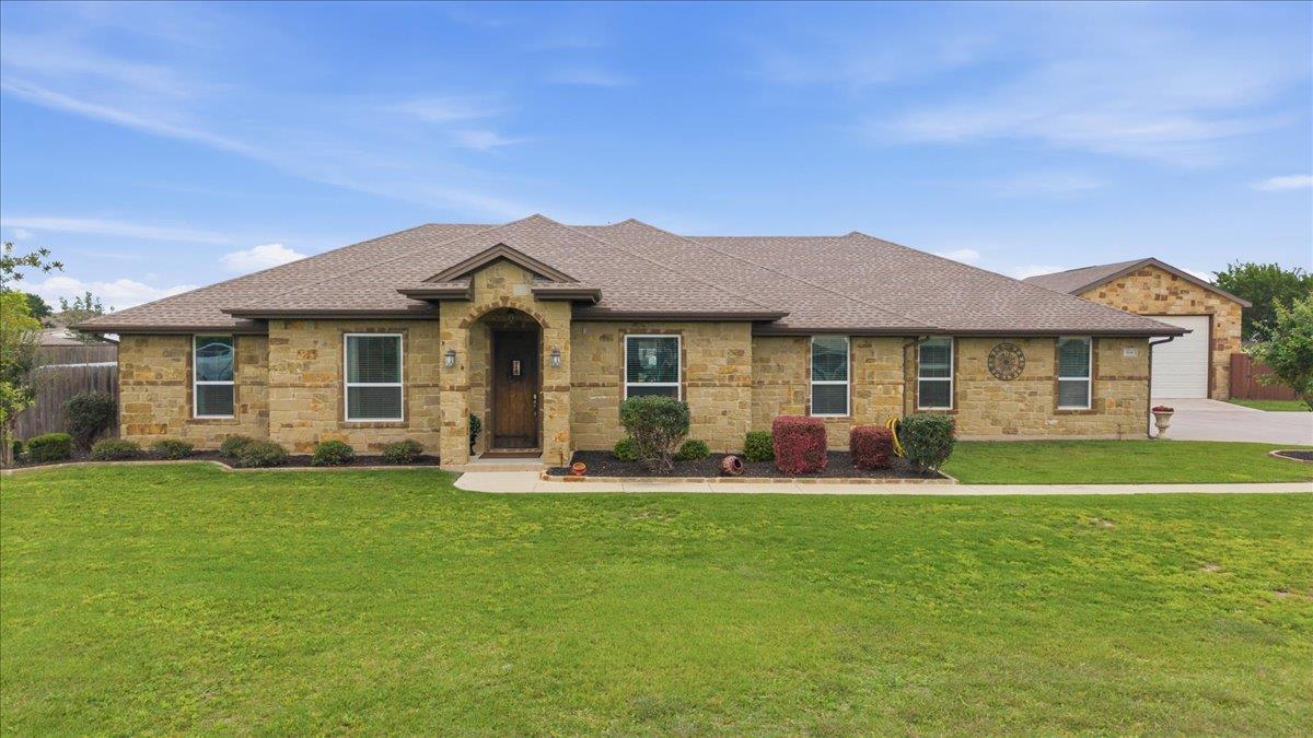 104 W Vienna Dr — photo 1