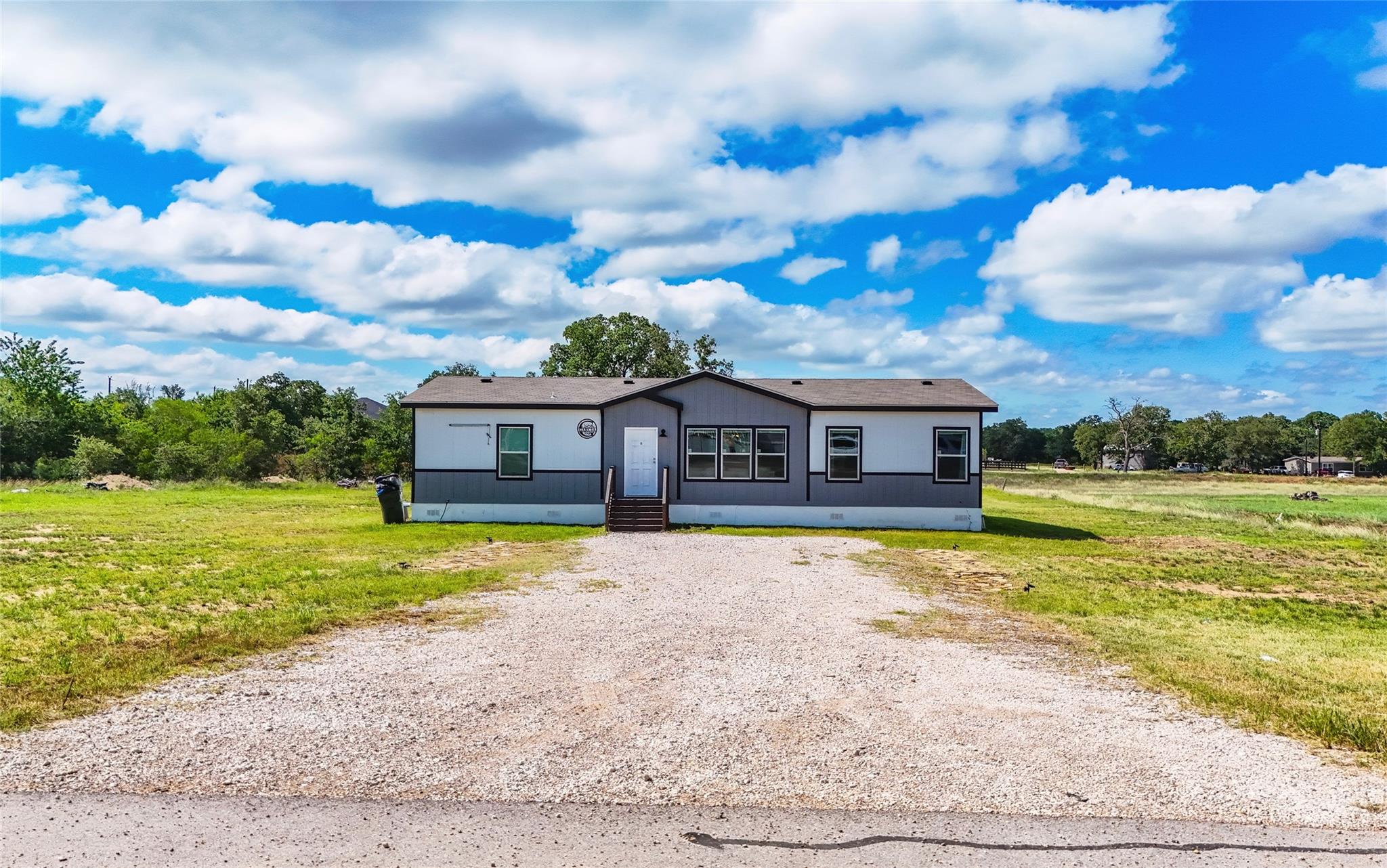 189  Luna Ct