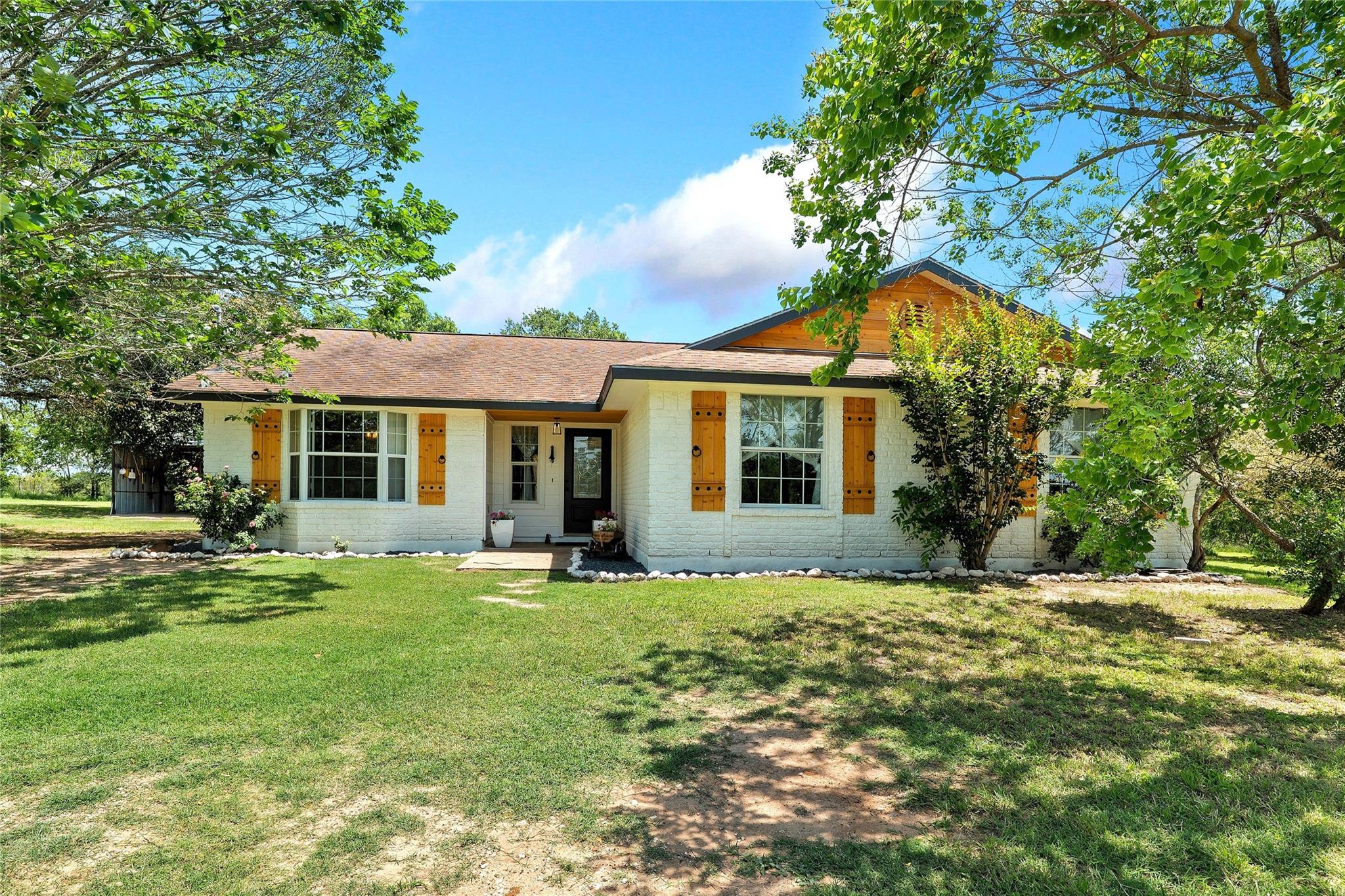 372  Hidden Oaks Dr