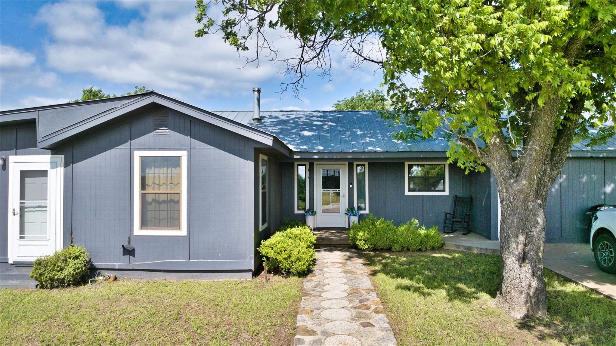 904  Bluebonnet Rd