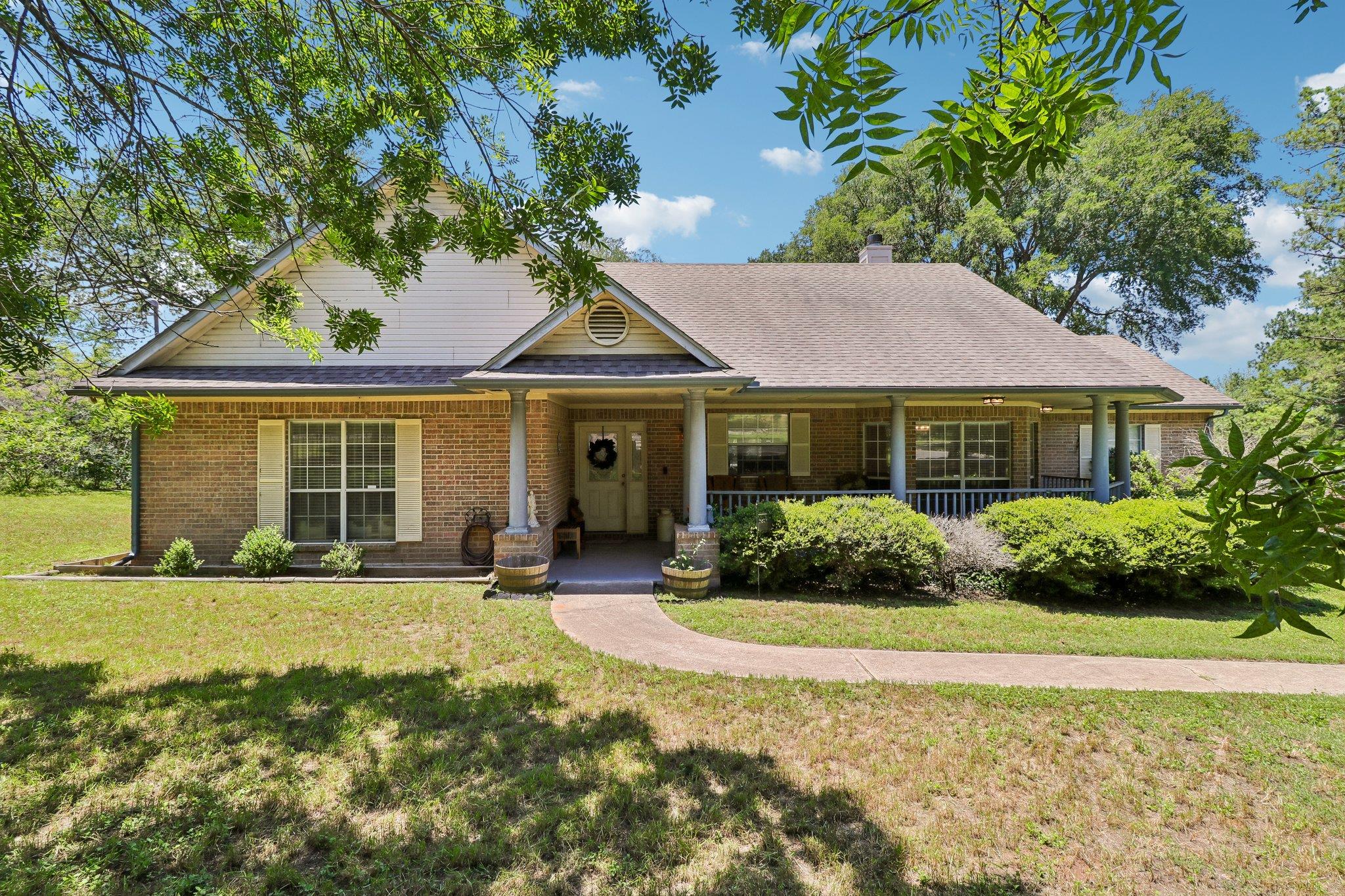 241  Laura Ln